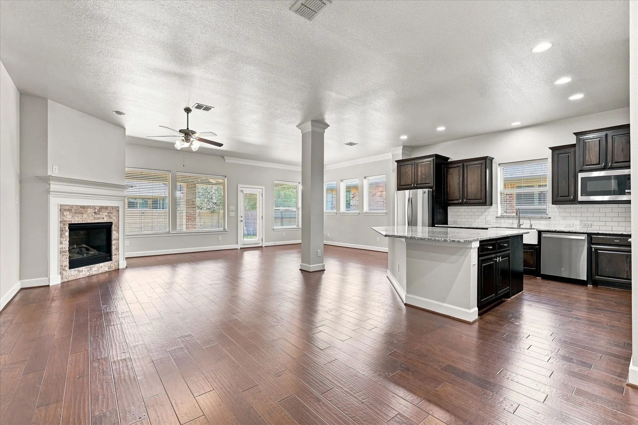 Single Family Residence For Sale in Denton County , 1209 9th Street, Argyle, Texas 76226, 3 Bedroom, 2 Bathroom, 2 Garage spaces, 2,093 Sqft, built in 2017, mls#21377039, Real Estate Agent in Argyle, Homes For Sale in Denton county, Homes For Sale in Argyle, Realtor in Argyle Texas, Real Estate Brokerage Independent Realty Texas, Luminita Cordes Realtor