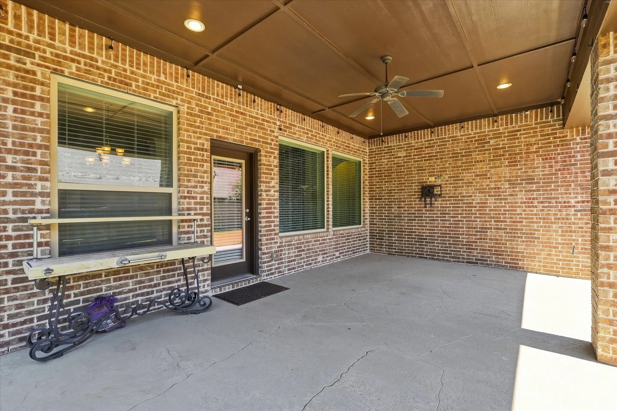 Single Family Residence For Sale in Denton County , 1209 9th Street, Argyle, Texas 76226, 3 Bedroom, 2 Bathroom, 2 Garage spaces, 2,093 Sqft, built in 2017, mls#21377039, Real Estate Agent in Argyle, Homes For Sale in Denton county, Homes For Sale in Argyle, Realtor in Argyle Texas, Real Estate Brokerage Independent Realty Texas, Luminita Cordes Realtor