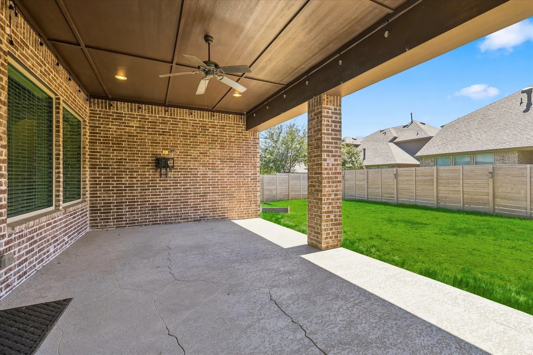 Single Family Residence For Sale in Denton County , 1209 9th Street, Argyle, Texas 76226, 3 Bedroom, 2 Bathroom, 2 Garage spaces, 2,093 Sqft, built in 2017, mls#21377039, Real Estate Agent in Argyle, Homes For Sale in Denton county, Homes For Sale in Argyle, Realtor in Argyle Texas, Real Estate Brokerage Independent Realty Texas, Luminita Cordes Realtor