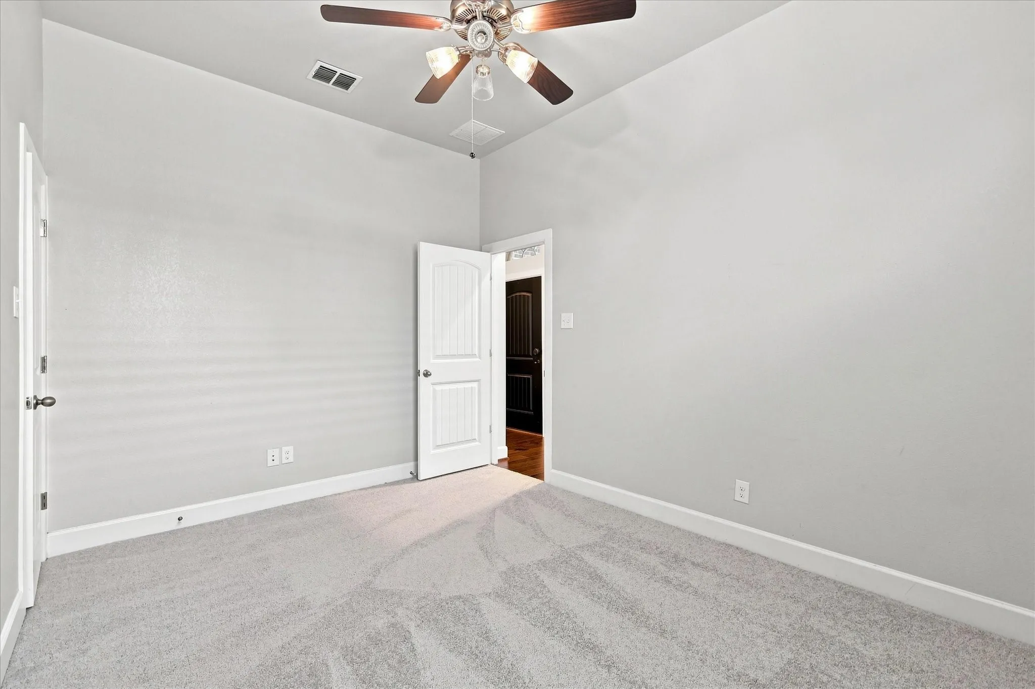 Single Family Residence For Sale in Denton County , 1209 9th Street, Argyle, Texas 76226, 3 Bedroom, 2 Bathroom, 2 Garage spaces, 2,093 Sqft, built in 2017, mls#21377039, Real Estate Agent in Argyle, Homes For Sale in Denton county, Homes For Sale in Argyle, Realtor in Argyle Texas, Real Estate Brokerage Independent Realty Texas, Luminita Cordes Realtor