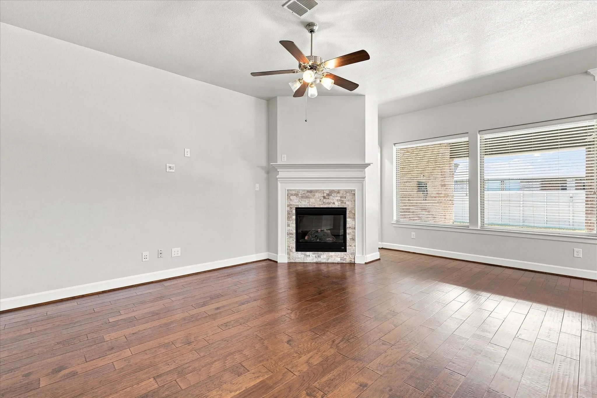 Single Family Residence For Sale in Denton County , 1209 9th Street, Argyle, Texas 76226, 3 Bedroom, 2 Bathroom, 2 Garage spaces, 2,093 Sqft, built in 2017, mls#21377039, Real Estate Agent in Argyle, Homes For Sale in Denton county, Homes For Sale in Argyle, Realtor in Argyle Texas, Real Estate Brokerage Independent Realty Texas, Luminita Cordes Realtor