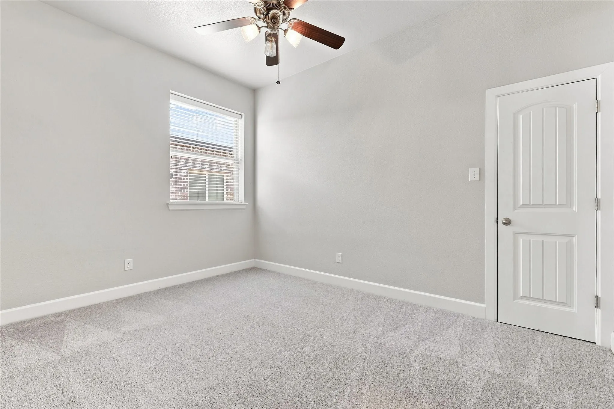 Single Family Residence For Sale in Denton County , 1209 9th Street, Argyle, Texas 76226, 3 Bedroom, 2 Bathroom, 2 Garage spaces, 2,093 Sqft, built in 2017, mls#21377039, Real Estate Agent in Argyle, Homes For Sale in Denton county, Homes For Sale in Argyle, Realtor in Argyle Texas, Real Estate Brokerage Independent Realty Texas, Luminita Cordes Realtor
