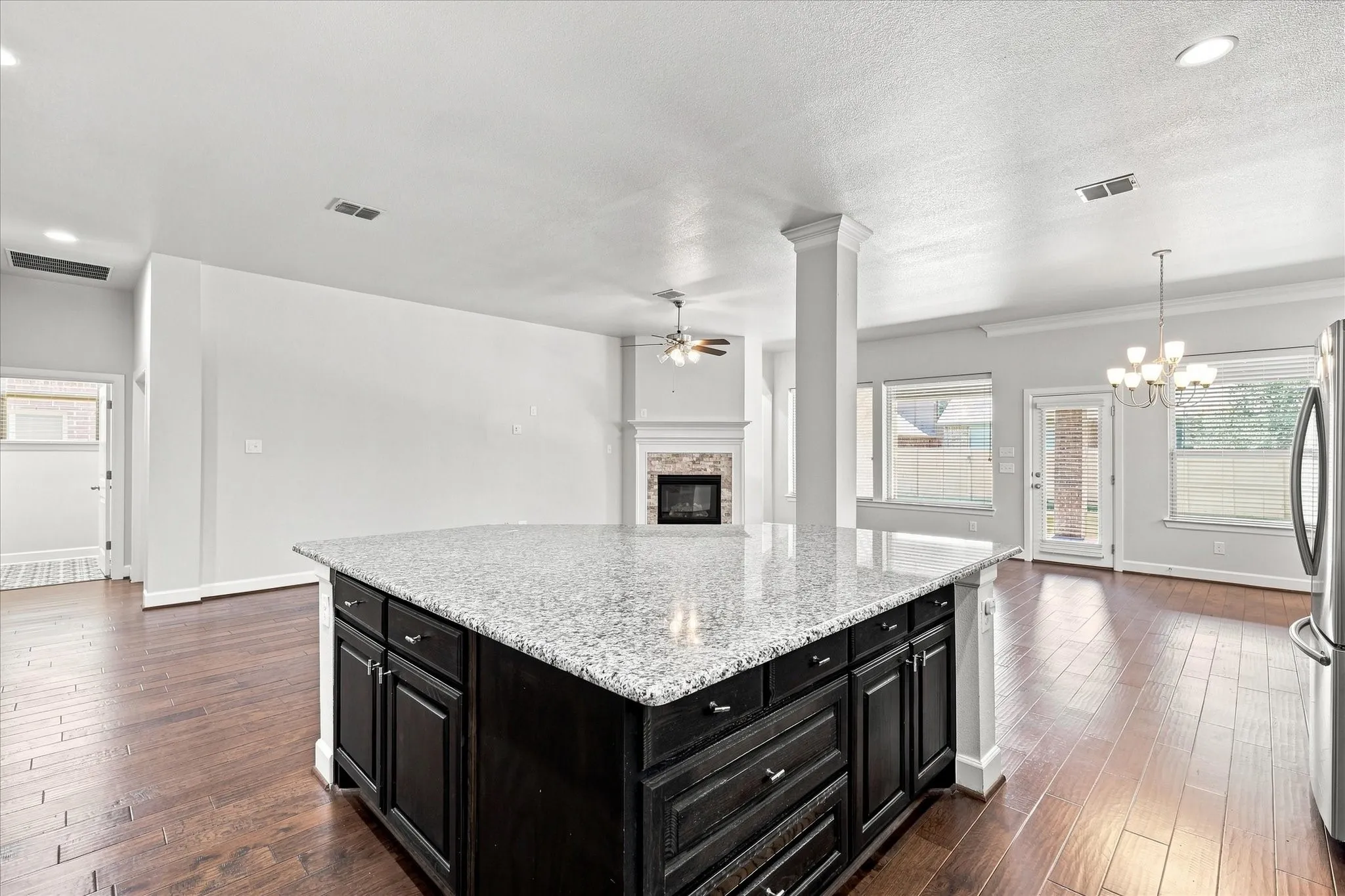 Single Family Residence For Sale in Denton County , 1209 9th Street, Argyle, Texas 76226, 3 Bedroom, 2 Bathroom, 2 Garage spaces, 2,093 Sqft, built in 2017, mls#21377039, Real Estate Agent in Argyle, Homes For Sale in Denton county, Homes For Sale in Argyle, Realtor in Argyle Texas, Real Estate Brokerage Independent Realty Texas, Luminita Cordes Realtor