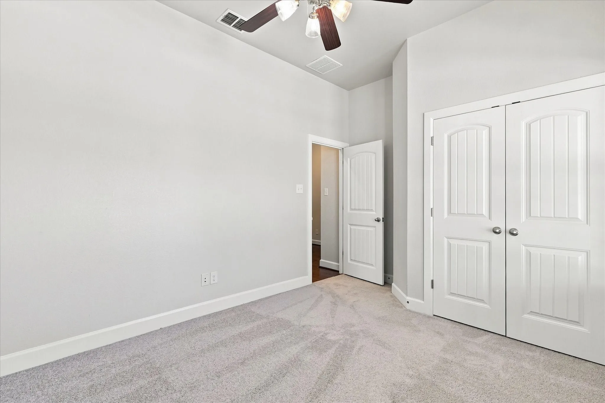 Single Family Residence For Sale in Denton County , 1209 9th Street, Argyle, Texas 76226, 3 Bedroom, 2 Bathroom, 2 Garage spaces, 2,093 Sqft, built in 2017, mls#21377039, Real Estate Agent in Argyle, Homes For Sale in Denton county, Homes For Sale in Argyle, Realtor in Argyle Texas, Real Estate Brokerage Independent Realty Texas, Luminita Cordes Realtor