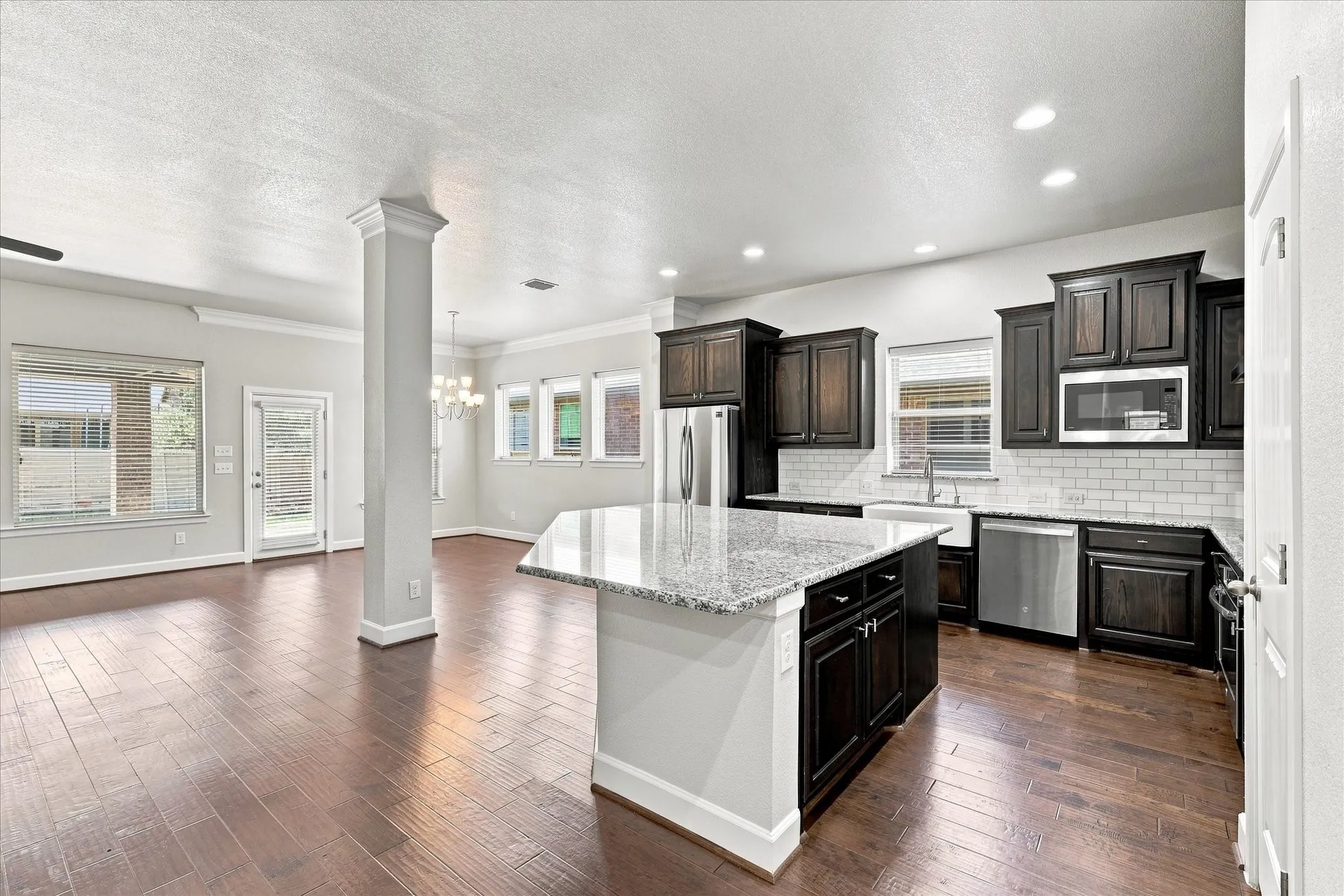 Single Family Residence For Sale in Denton County , 1209 9th Street, Argyle, Texas 76226, 3 Bedroom, 2 Bathroom, 2 Garage spaces, 2,093 Sqft, built in 2017, mls#21377039, Real Estate Agent in Argyle, Homes For Sale in Denton county, Homes For Sale in Argyle, Realtor in Argyle Texas, Real Estate Brokerage Independent Realty Texas, Luminita Cordes Realtor