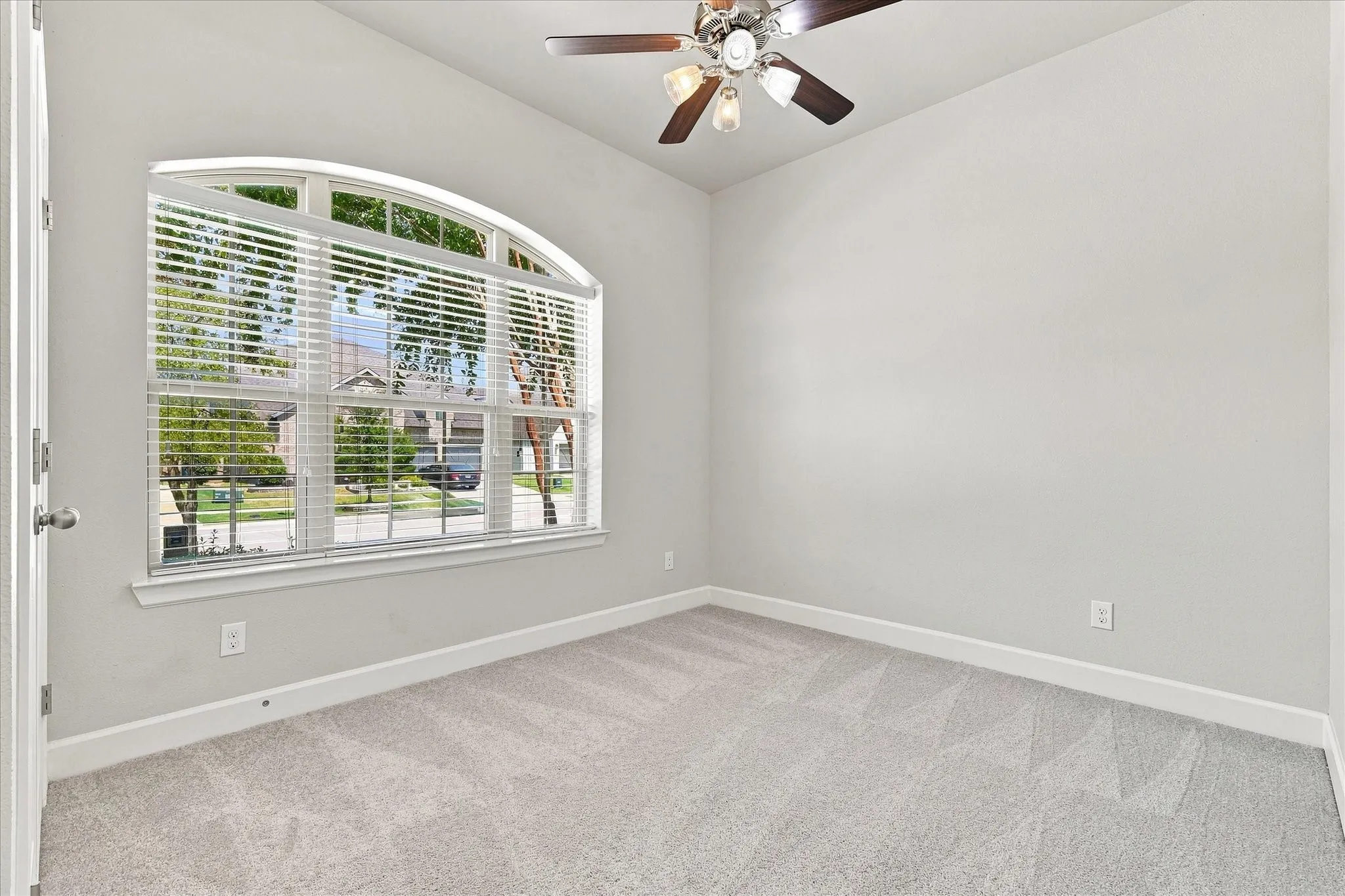 Single Family Residence For Sale in Denton County , 1209 9th Street, Argyle, Texas 76226, 3 Bedroom, 2 Bathroom, 2 Garage spaces, 2,093 Sqft, built in 2017, mls#21377039, Real Estate Agent in Argyle, Homes For Sale in Denton county, Homes For Sale in Argyle, Realtor in Argyle Texas, Real Estate Brokerage Independent Realty Texas, Luminita Cordes Realtor