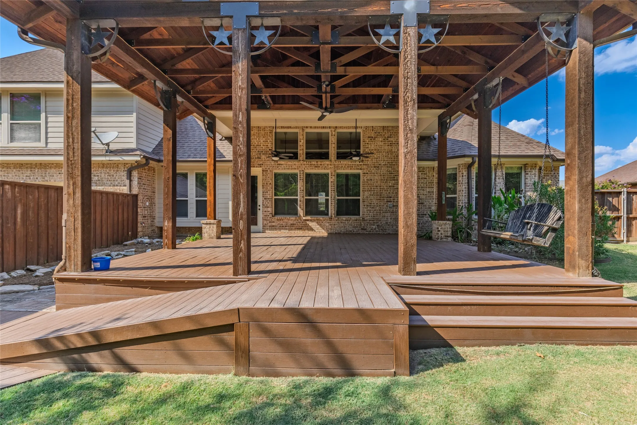 Single Family Residence For Sale in Hunt County , 2007 Creekview Drive, Commerce, Texas 75428, 3 Bedroom, 3 Bathroom, 2 Garage spaces, 3,341 Sqft, built in 2005, mls#21377043, Real Estate Agent in Commerce, Homes For Sale in Hunt county, Homes For Sale in Commerce, Realtor in Commerce Texas, Real Estate Brokerage Independent Realty Texas, Luminita Cordes Realtor