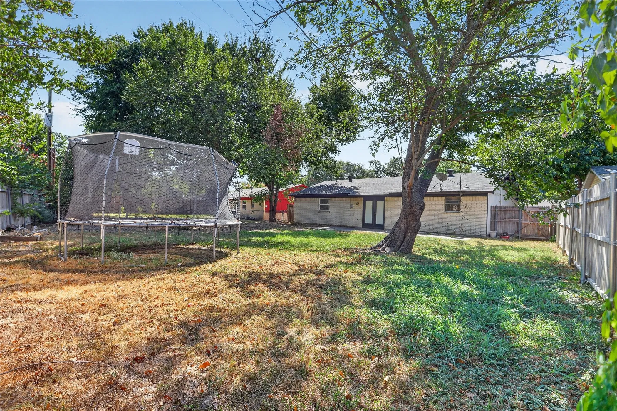 Single Family Residence For Sale in Johnson County , 628 Lisa Street, Burleson, Texas 76028, 3 Bedroom, 2 Bathroom, 2 Garage spaces, 1,076 Sqft, built in 1972, mls#21375318, Real Estate Agent in Burleson, Homes For Sale in Johnson county, Homes For Sale in Burleson, Realtor in Burleson Texas, Real Estate Brokerage Independent Realty Texas, Luminita Cordes Realtor