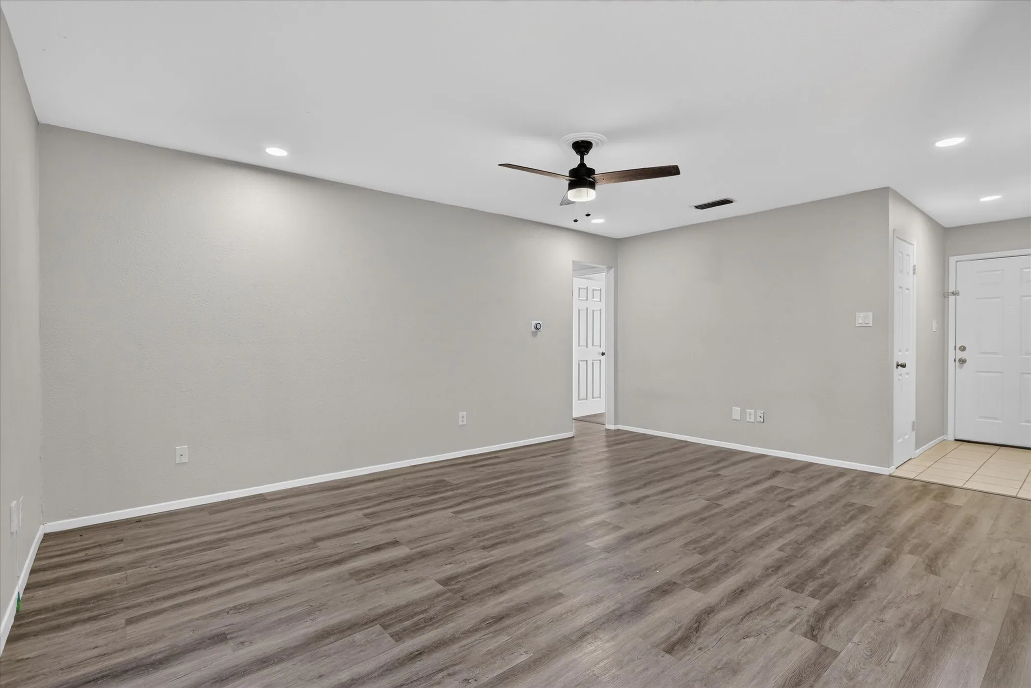 Single Family Residence For Sale in Johnson County , 628 Lisa Street, Burleson, Texas 76028, 3 Bedroom, 2 Bathroom, 2 Garage spaces, 1,076 Sqft, built in 1972, mls#21375318, Real Estate Agent in Burleson, Homes For Sale in Johnson county, Homes For Sale in Burleson, Realtor in Burleson Texas, Real Estate Brokerage Independent Realty Texas, Luminita Cordes Realtor