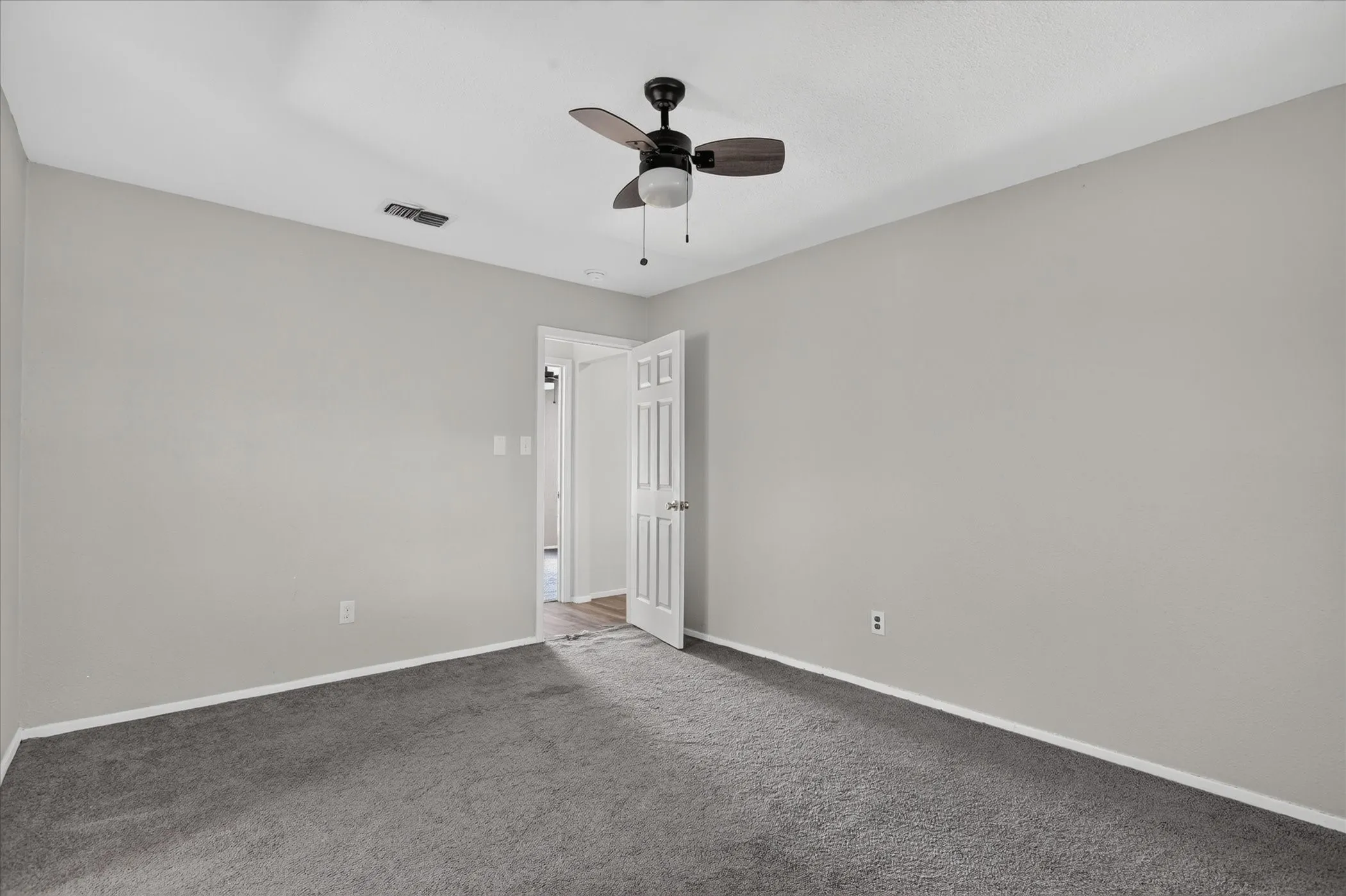Single Family Residence For Sale in Johnson County , 628 Lisa Street, Burleson, Texas 76028, 3 Bedroom, 2 Bathroom, 2 Garage spaces, 1,076 Sqft, built in 1972, mls#21375318, Real Estate Agent in Burleson, Homes For Sale in Johnson county, Homes For Sale in Burleson, Realtor in Burleson Texas, Real Estate Brokerage Independent Realty Texas, Luminita Cordes Realtor