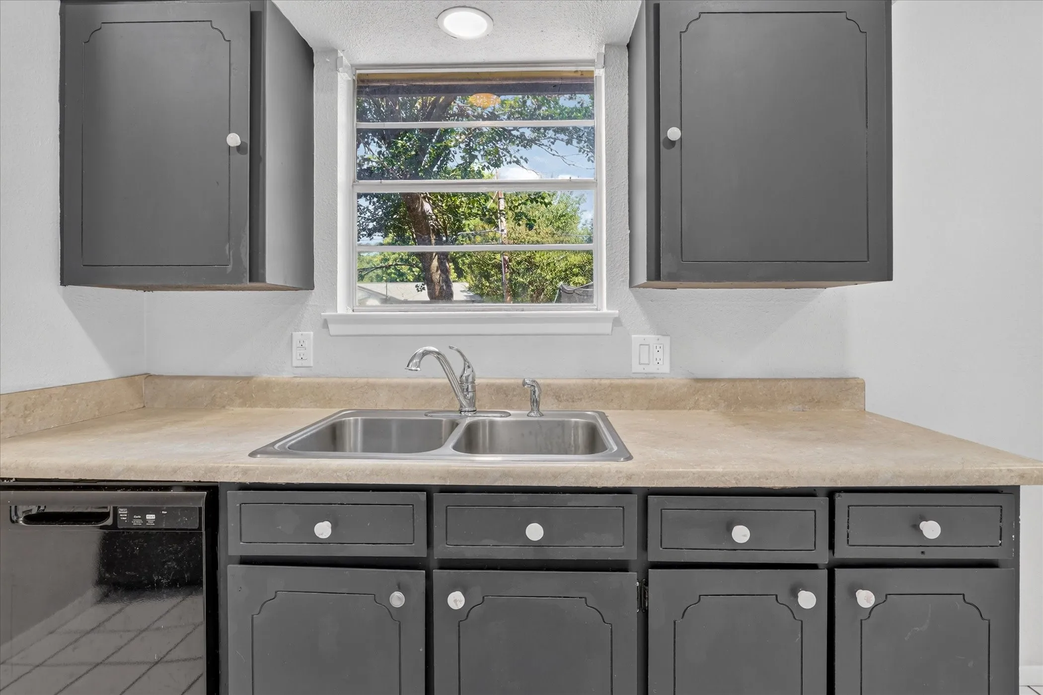 Single Family Residence For Sale in Johnson County , 628 Lisa Street, Burleson, Texas 76028, 3 Bedroom, 2 Bathroom, 2 Garage spaces, 1,076 Sqft, built in 1972, mls#21375318, Real Estate Agent in Burleson, Homes For Sale in Johnson county, Homes For Sale in Burleson, Realtor in Burleson Texas, Real Estate Brokerage Independent Realty Texas, Luminita Cordes Realtor