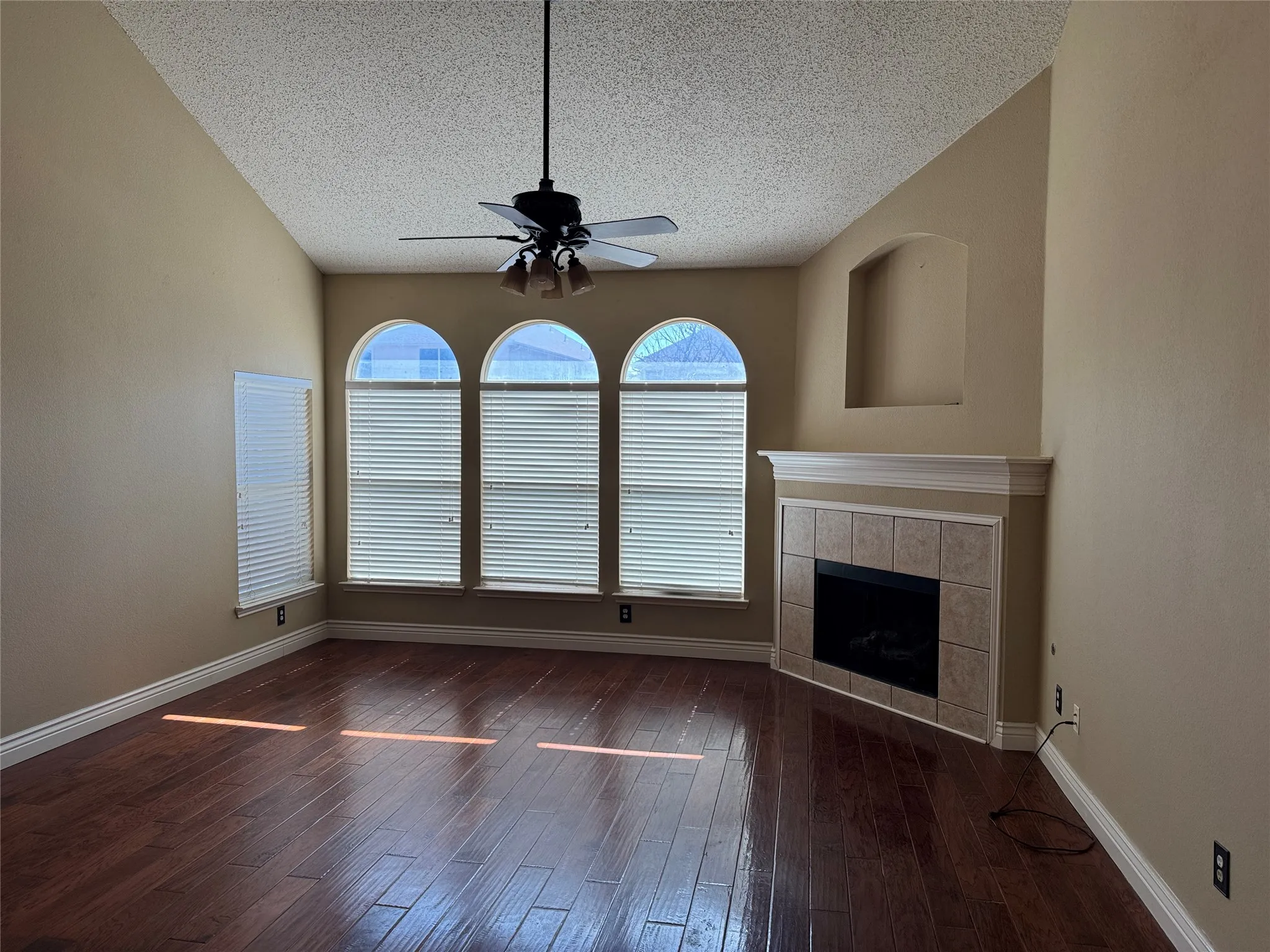 Single Family Residence For Rent in Collin County , 442 Trinity Drive, Allen, Texas 75002, 4 Bedroom, 3 Bathroom, 2 Garage spaces, 2,557 Sqft, built in 2001, mls#21377049, Real Estate Agent in Allen, Homes For Rent in Collin county, Homes For Rent in Allen, Realtor in Allen Texas, Real Estate Brokerage Independent Realty Texas, Luminita Cordes Realtor