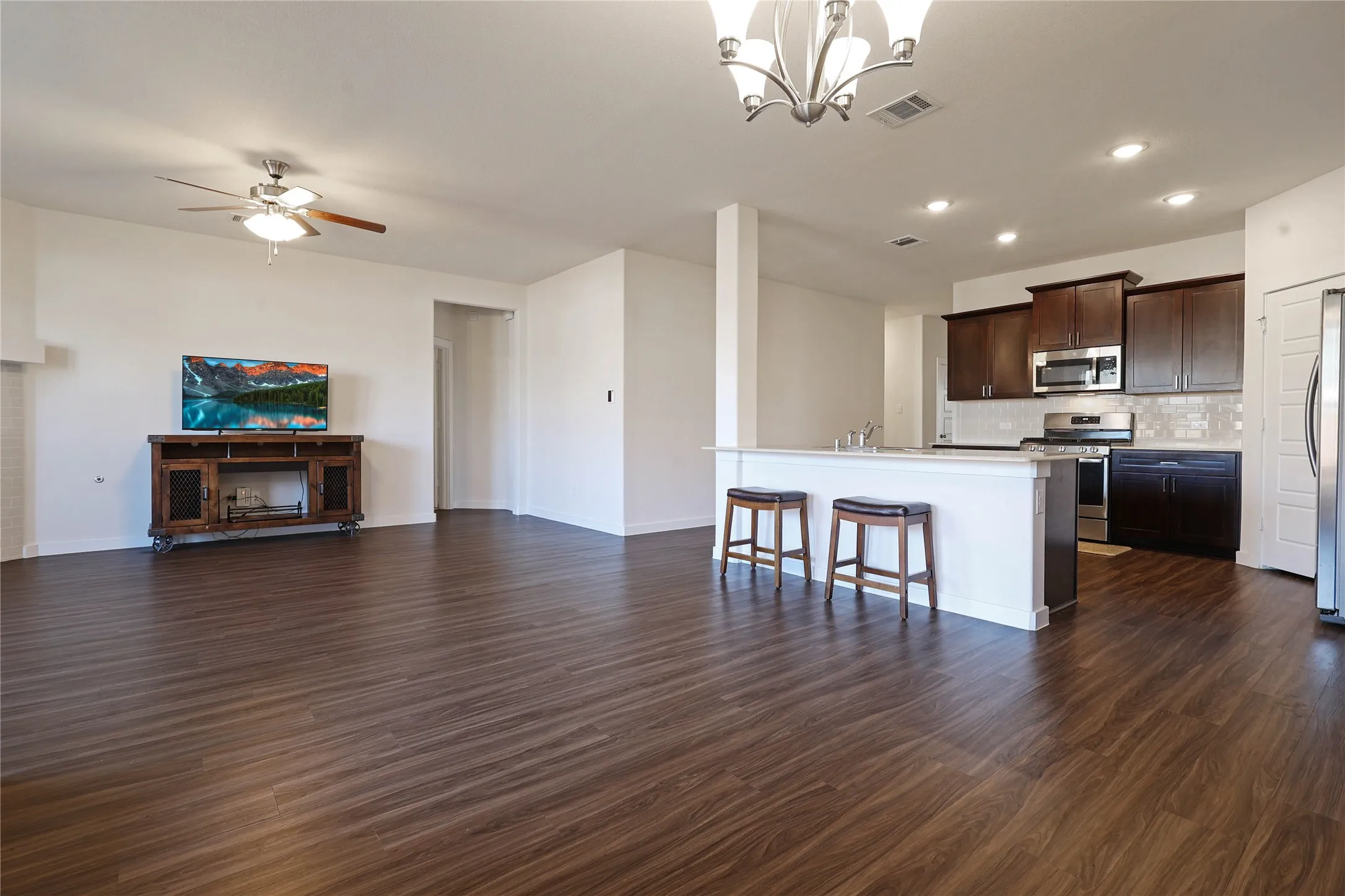 Single Family Residence For Sale in Grayson County , 512 Mccoy Drive, Van Alstyne, Texas 75495, 4 Bedroom, 3 Bathroom, 2 Garage spaces, 2,014 Sqft, built in 2019, mls#21377013, Real Estate Agent in Van Alstyne, Homes For Sale in Grayson county, Homes For Sale in Van Alstyne, Realtor in Van Alstyne Texas, Real Estate Brokerage Independent Realty Texas, Luminita Cordes Realtor