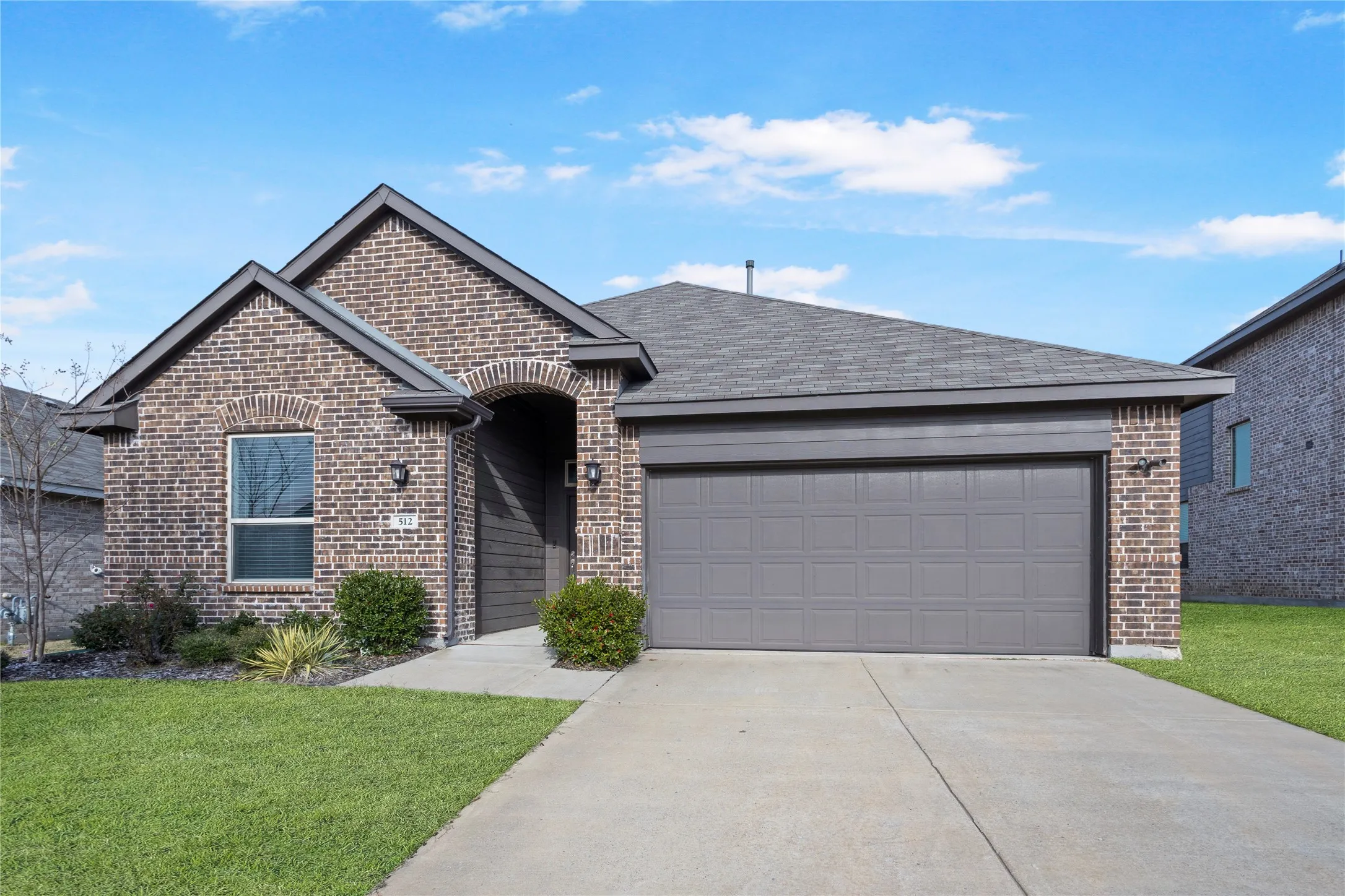 Single Family Residence For Sale in Grayson County , 512 Mccoy Drive, Van Alstyne, Texas 75495, 4 Bedroom, 3 Bathroom, 2 Garage spaces, 2,014 Sqft, built in 2019, mls#21377013, Real Estate Agent in Van Alstyne, Homes For Sale in Grayson county, Homes For Sale in Van Alstyne, Realtor in Van Alstyne Texas, Real Estate Brokerage Independent Realty Texas, Luminita Cordes Realtor