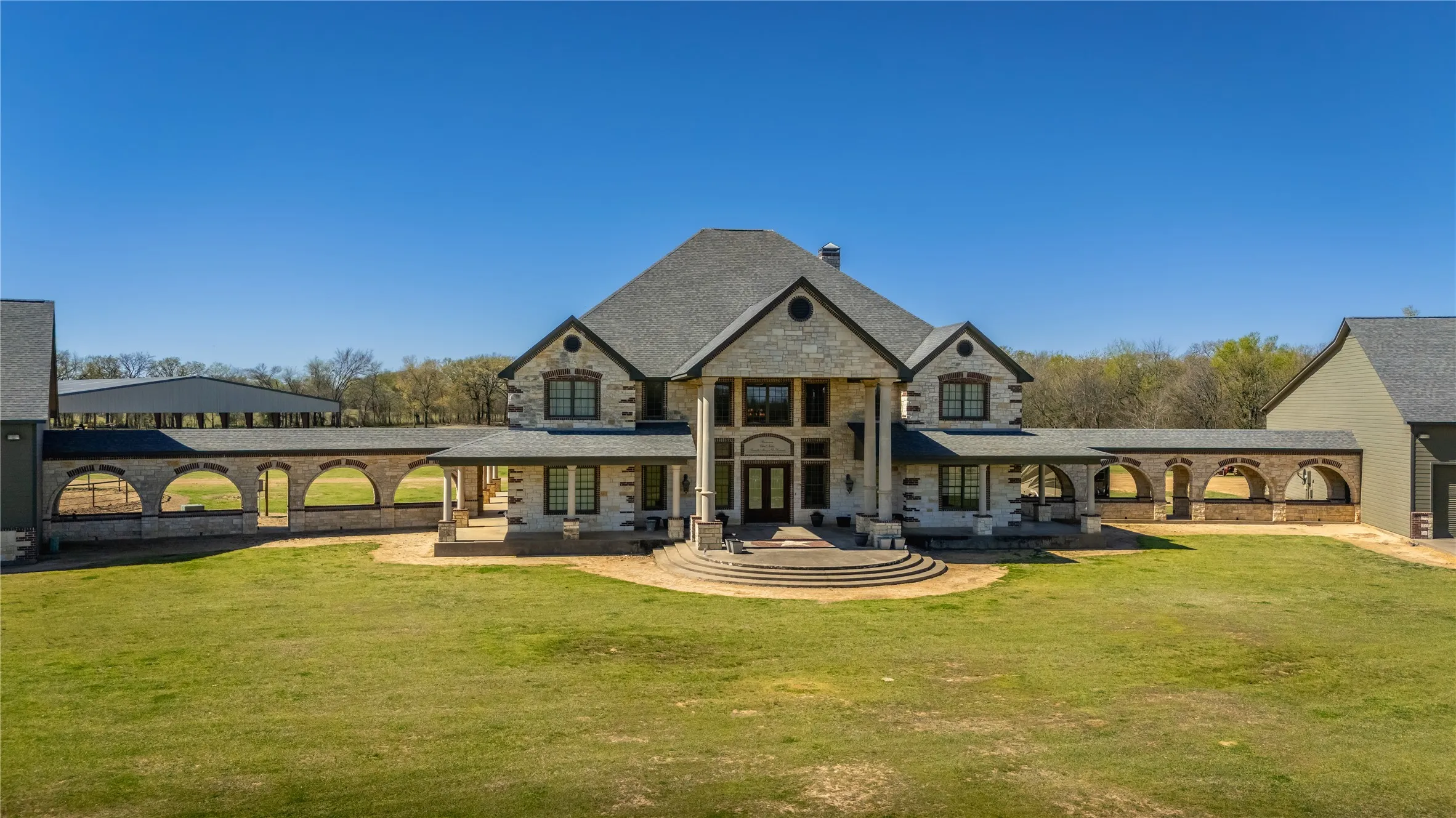 Farm For Sale in Hopkins County , 6220 INTERSTATE HIGHWAY 30 E, Sulphur Springs, Texas 75482, 4 Bedroom, 6 Bathroom, 7 Garage spaces, 6,548 Sqft, built in 2005, mls#21376762, Real Estate Agent in Sulphur Springs, Homes For Sale in Hopkins county, Homes For Sale in Sulphur Springs, Realtor in Sulphur Springs Texas, Real Estate Brokerage Independent Realty Texas, Luminita Cordes Realtor