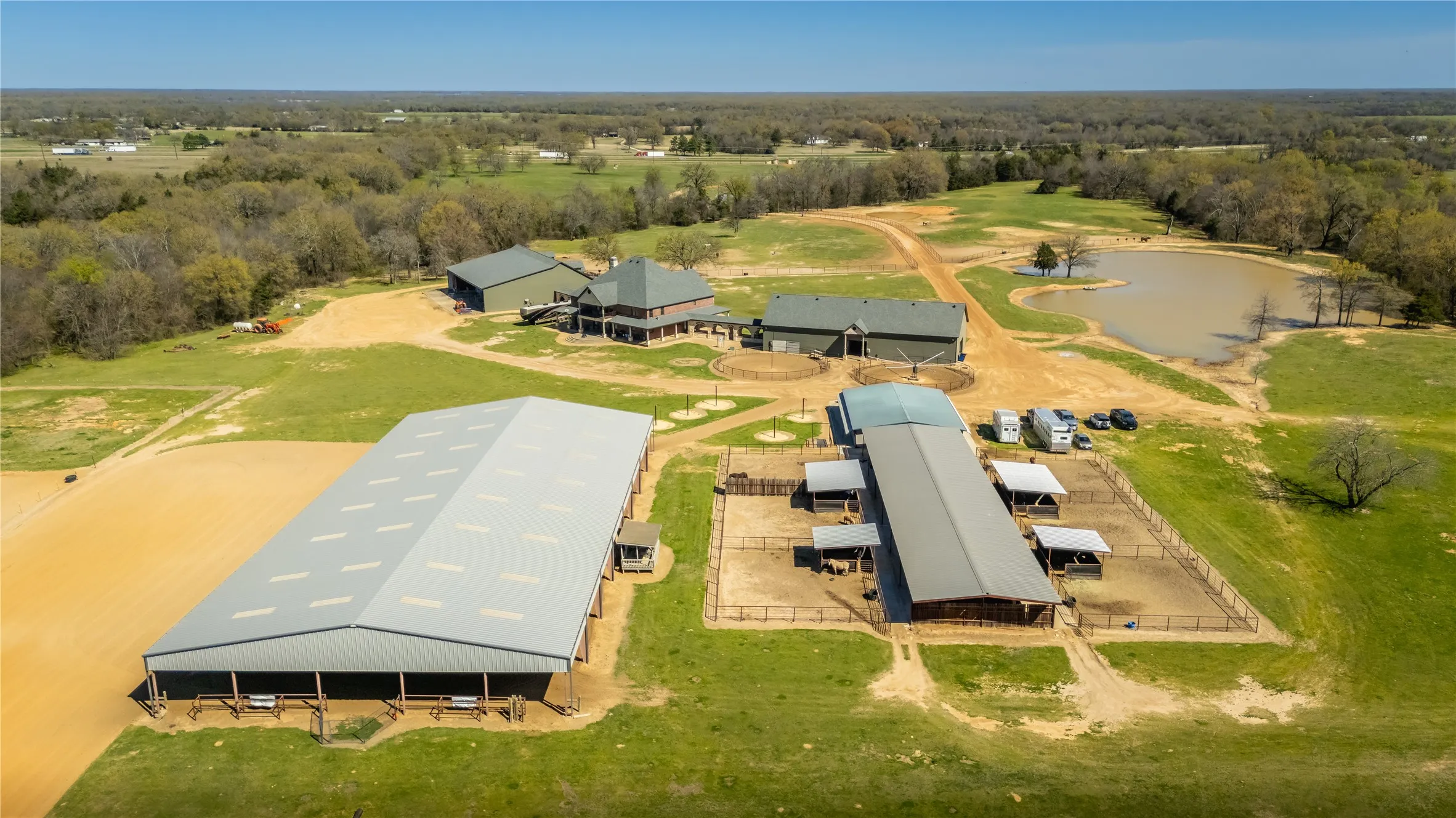 Farm For Sale in Hopkins County , 6220 INTERSTATE HIGHWAY 30 E, Sulphur Springs, Texas 75482, 4 Bedroom, 6 Bathroom, 7 Garage spaces, 6,548 Sqft, built in 2005, mls#21376762, Real Estate Agent in Sulphur Springs, Homes For Sale in Hopkins county, Homes For Sale in Sulphur Springs, Realtor in Sulphur Springs Texas, Real Estate Brokerage Independent Realty Texas, Luminita Cordes Realtor