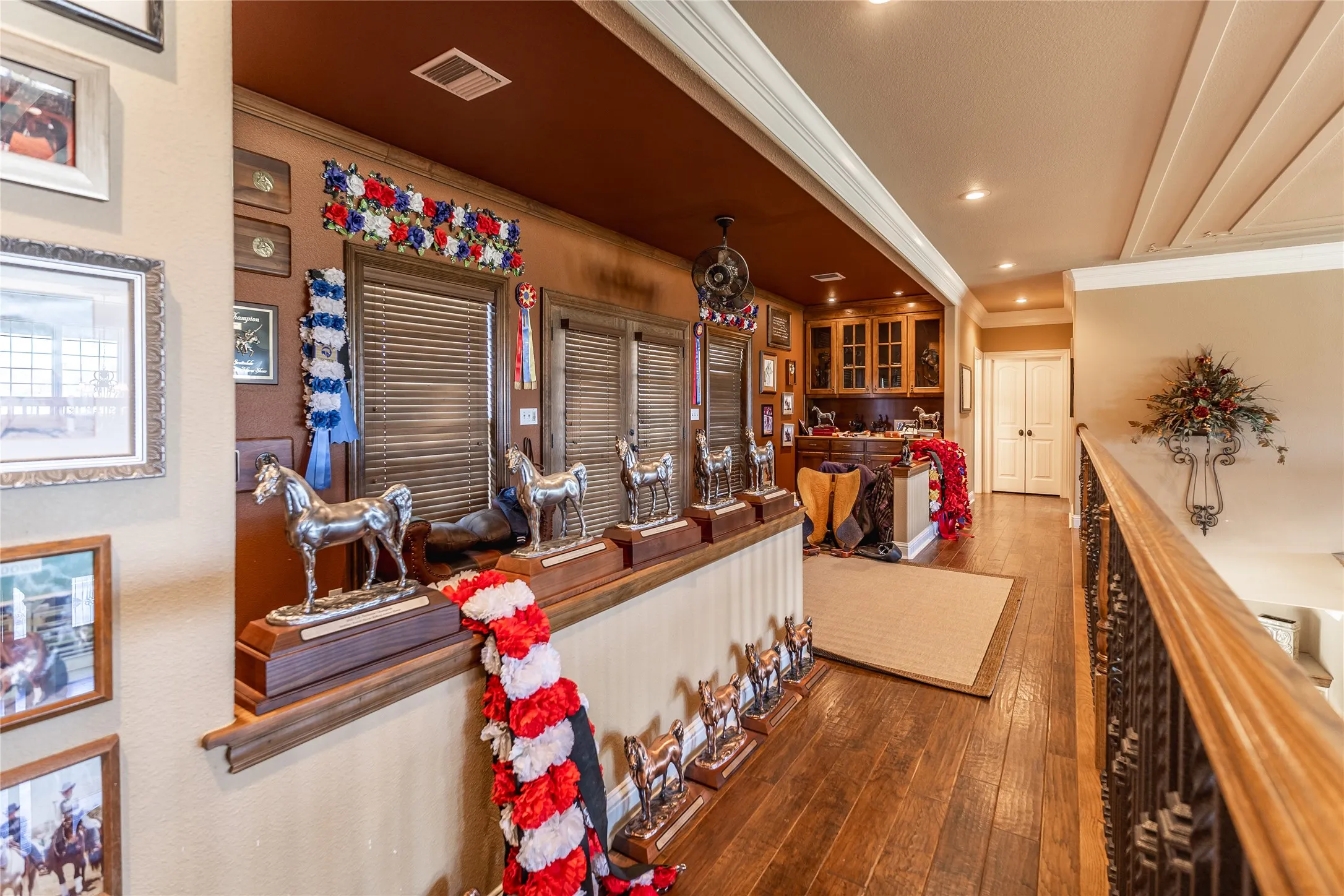 Farm For Sale in Hopkins County , 6220 INTERSTATE HIGHWAY 30 E, Sulphur Springs, Texas 75482, 4 Bedroom, 6 Bathroom, 7 Garage spaces, 6,548 Sqft, built in 2005, mls#21376762, Real Estate Agent in Sulphur Springs, Homes For Sale in Hopkins county, Homes For Sale in Sulphur Springs, Realtor in Sulphur Springs Texas, Real Estate Brokerage Independent Realty Texas, Luminita Cordes Realtor
