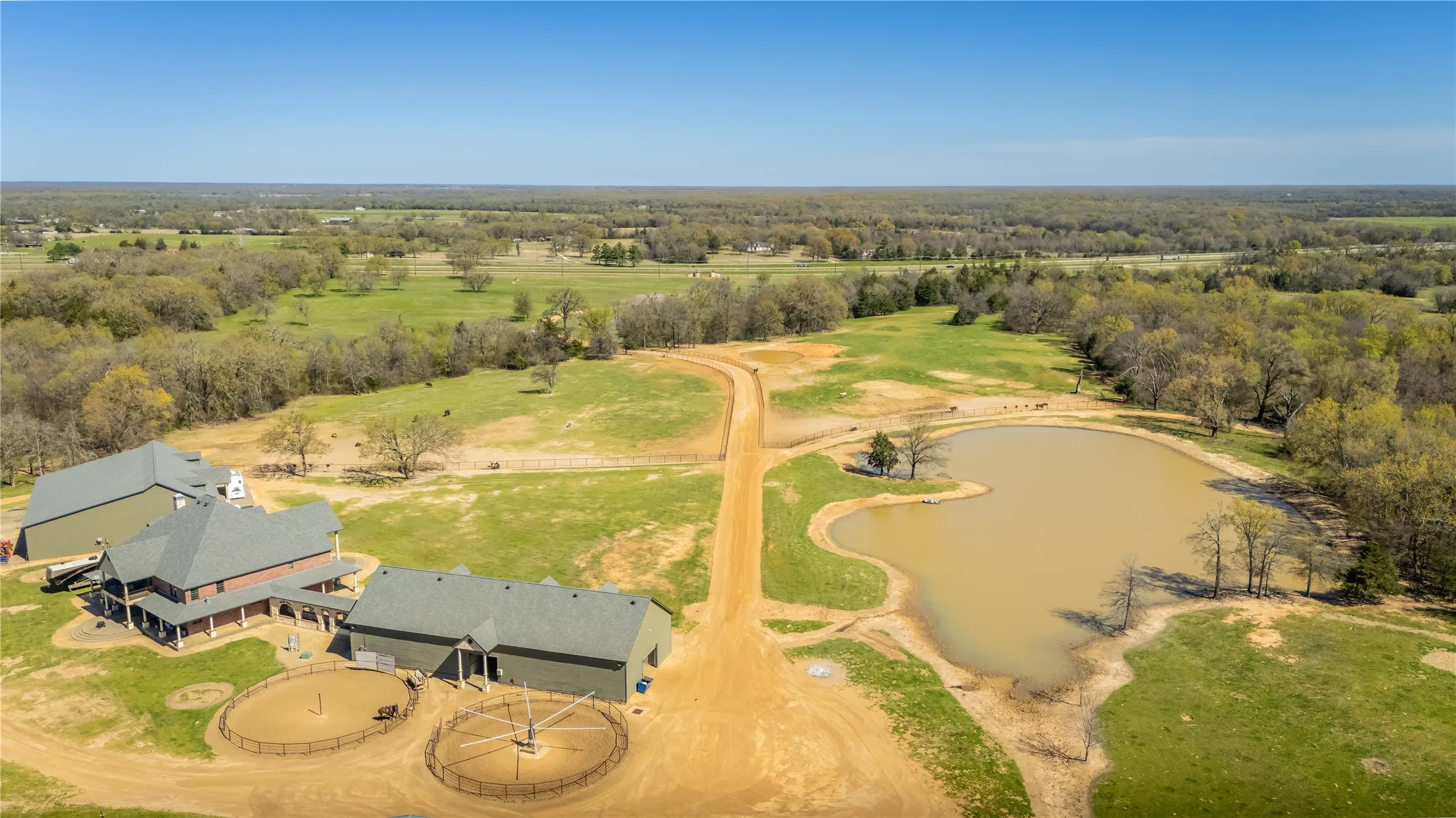 Farm For Sale in Hopkins County , 6220 INTERSTATE HIGHWAY 30 E, Sulphur Springs, Texas 75482, 4 Bedroom, 6 Bathroom, 7 Garage spaces, 6,548 Sqft, built in 2005, mls#21376762, Real Estate Agent in Sulphur Springs, Homes For Sale in Hopkins county, Homes For Sale in Sulphur Springs, Realtor in Sulphur Springs Texas, Real Estate Brokerage Independent Realty Texas, Luminita Cordes Realtor