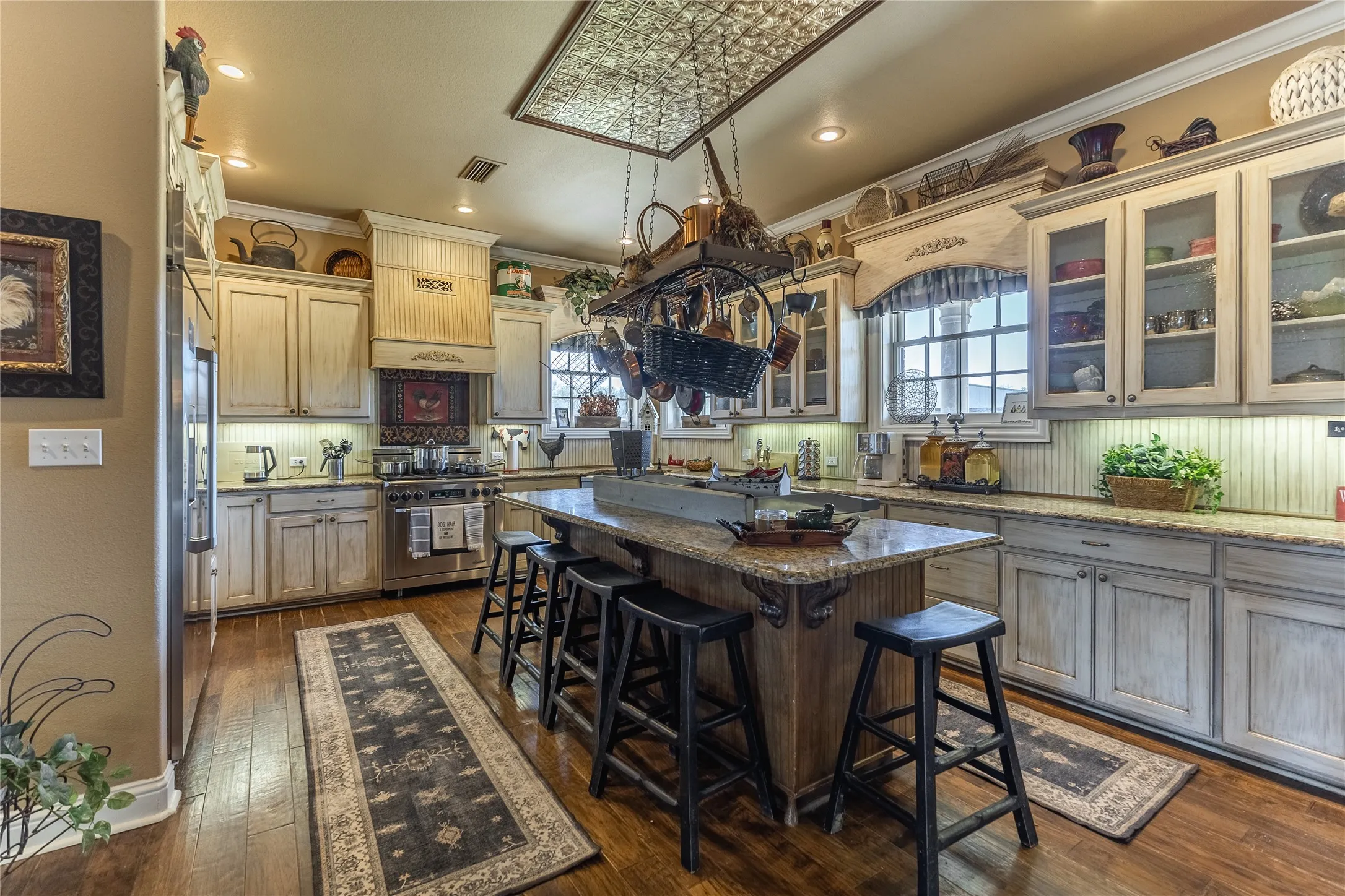 Farm For Sale in Hopkins County , 6220 INTERSTATE HIGHWAY 30 E, Sulphur Springs, Texas 75482, 4 Bedroom, 6 Bathroom, 7 Garage spaces, 6,548 Sqft, built in 2005, mls#21376762, Real Estate Agent in Sulphur Springs, Homes For Sale in Hopkins county, Homes For Sale in Sulphur Springs, Realtor in Sulphur Springs Texas, Real Estate Brokerage Independent Realty Texas, Luminita Cordes Realtor