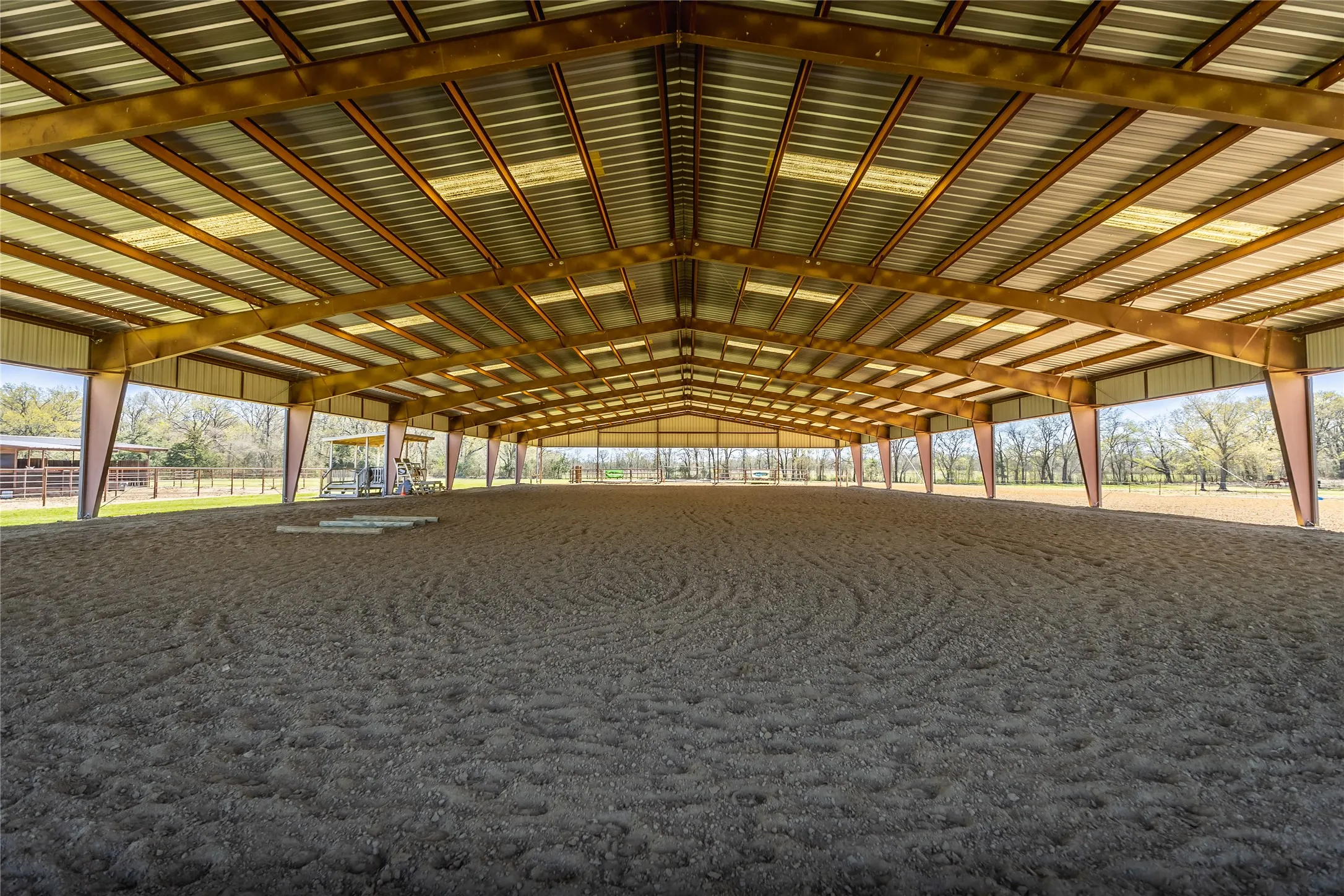 Farm For Sale in Hopkins County , 6220 INTERSTATE HIGHWAY 30 E, Sulphur Springs, Texas 75482, 4 Bedroom, 6 Bathroom, 7 Garage spaces, 6,548 Sqft, built in 2005, mls#21376762, Real Estate Agent in Sulphur Springs, Homes For Sale in Hopkins county, Homes For Sale in Sulphur Springs, Realtor in Sulphur Springs Texas, Real Estate Brokerage Independent Realty Texas, Luminita Cordes Realtor