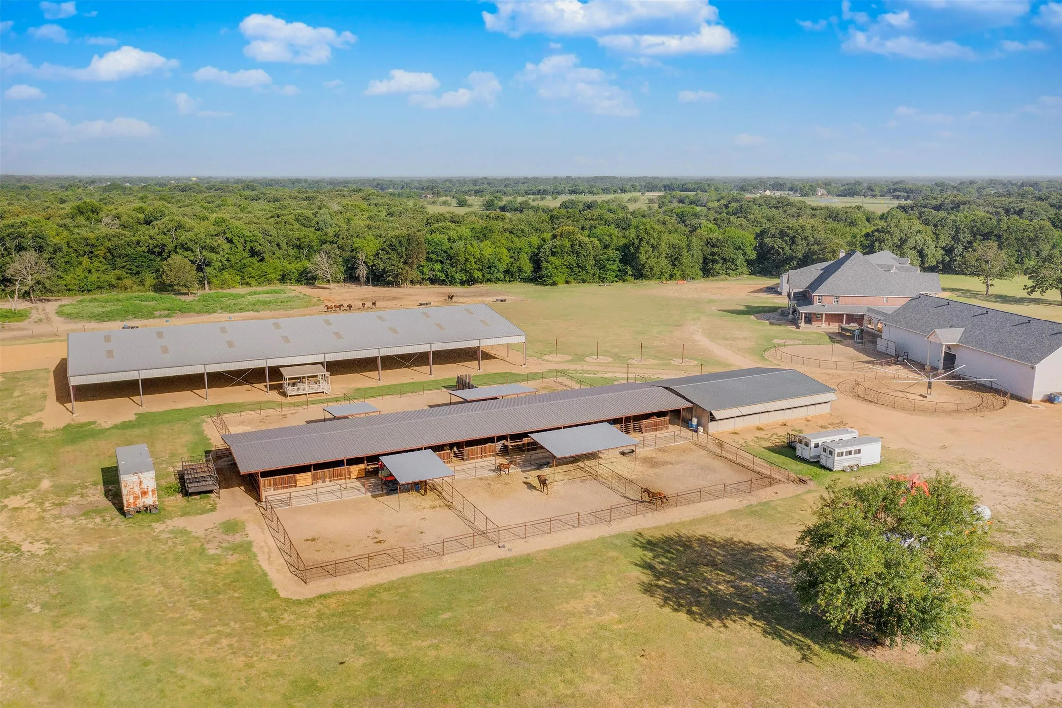 Farm For Sale in Hopkins County , 6220 INTERSTATE HIGHWAY 30 E, Sulphur Springs, Texas 75482, 4 Bedroom, 6 Bathroom, 7 Garage spaces, 6,548 Sqft, built in 2005, mls#21376762, Real Estate Agent in Sulphur Springs, Homes For Sale in Hopkins county, Homes For Sale in Sulphur Springs, Realtor in Sulphur Springs Texas, Real Estate Brokerage Independent Realty Texas, Luminita Cordes Realtor