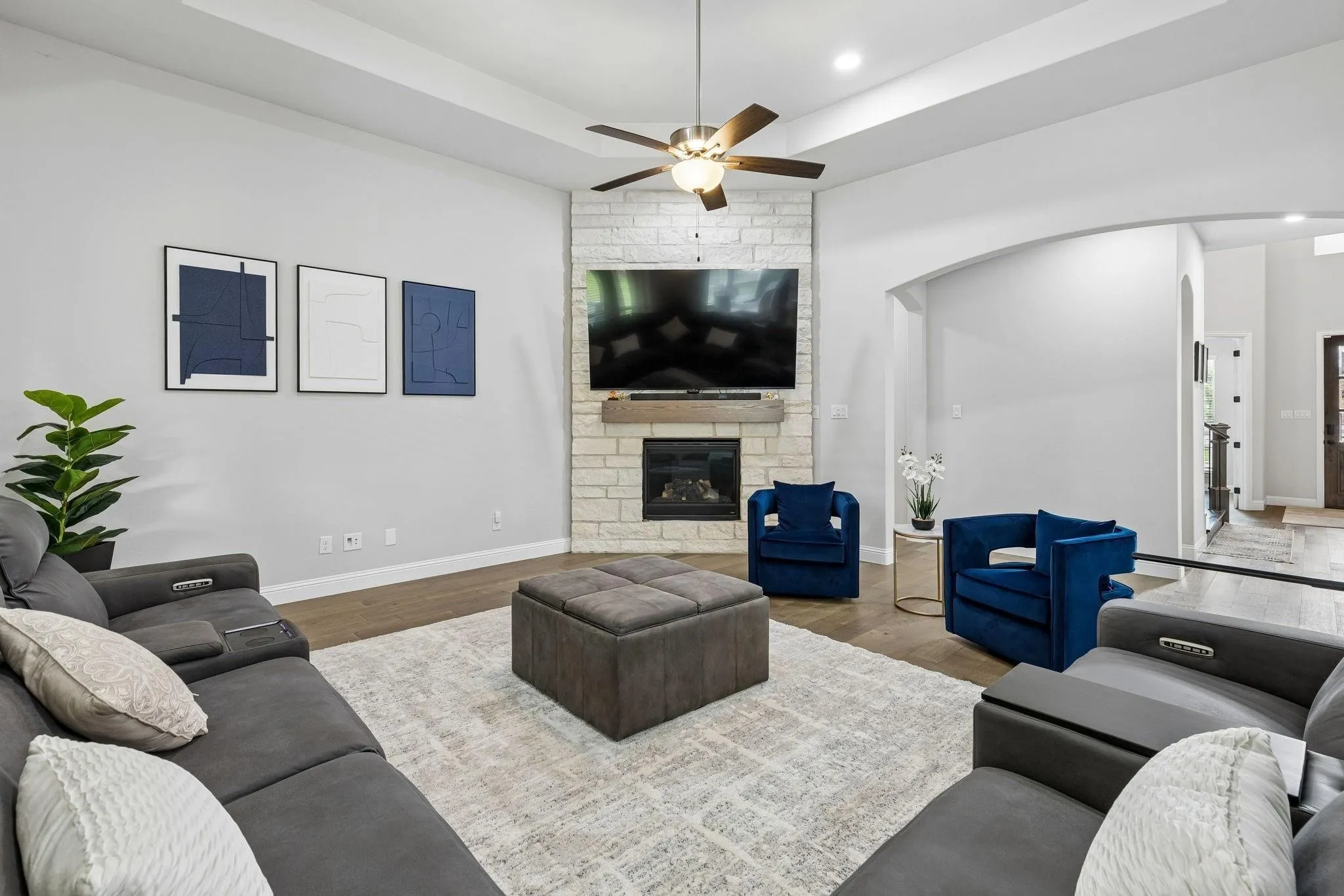 Single Family Residence For Rent in Rockwall County , 629 Singing Water Drive, Rockwall, Texas 75087, 5 Bedroom, 5 Bathroom, 3 Garage spaces, 4,455 Sqft, built in 2022, mls#21377056, Real Estate Agent in Rockwall, Homes For Rent in Rockwall county, Homes For Rent in Rockwall, Realtor in Rockwall Texas, Real Estate Brokerage Independent Realty Texas, Luminita Cordes Realtor