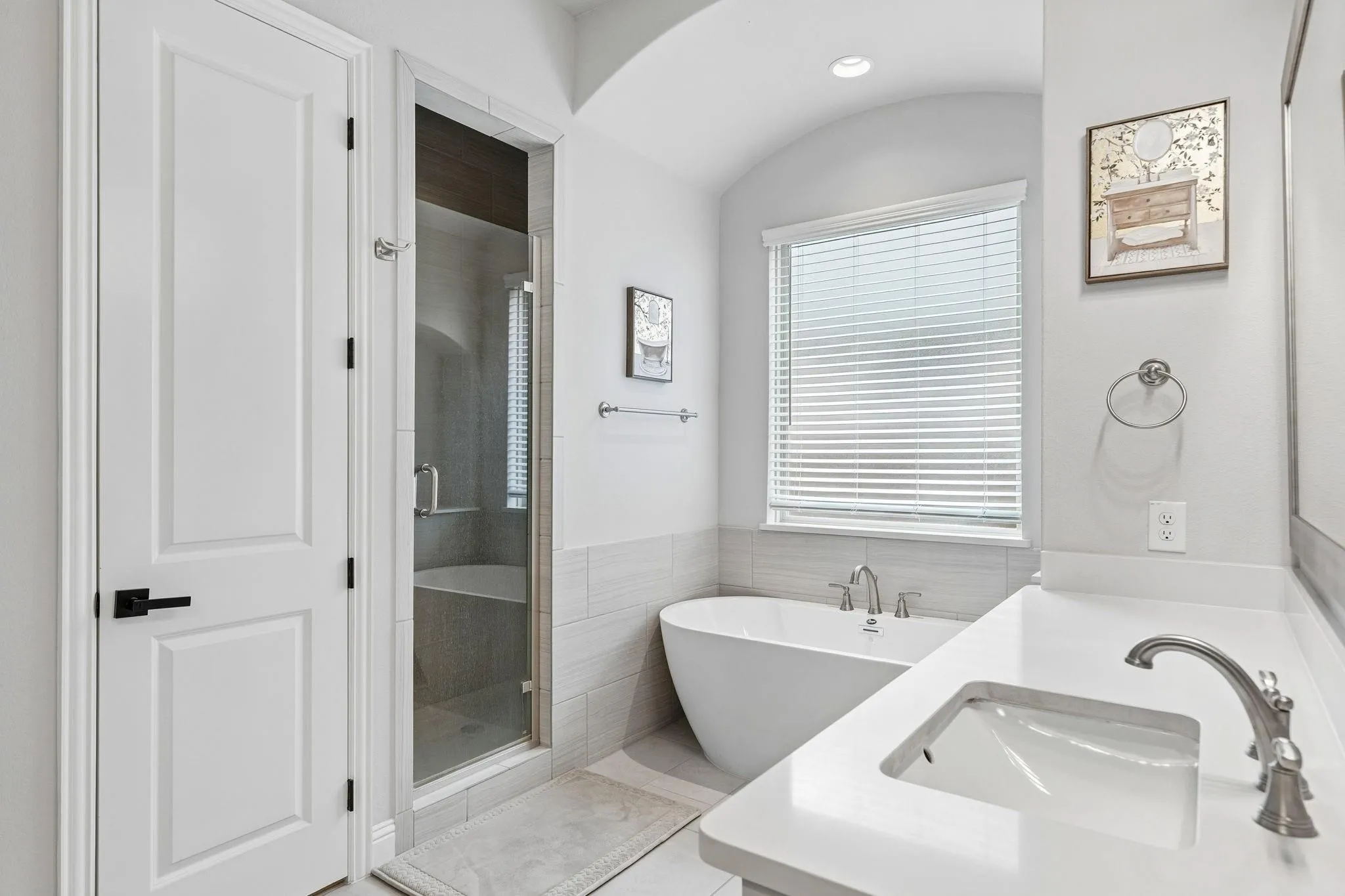Single Family Residence For Rent in Rockwall County , 629 Singing Water Drive, Rockwall, Texas 75087, 5 Bedroom, 5 Bathroom, 3 Garage spaces, 4,455 Sqft, built in 2022, mls#21377056, Real Estate Agent in Rockwall, Homes For Rent in Rockwall county, Homes For Rent in Rockwall, Realtor in Rockwall Texas, Real Estate Brokerage Independent Realty Texas, Luminita Cordes Realtor