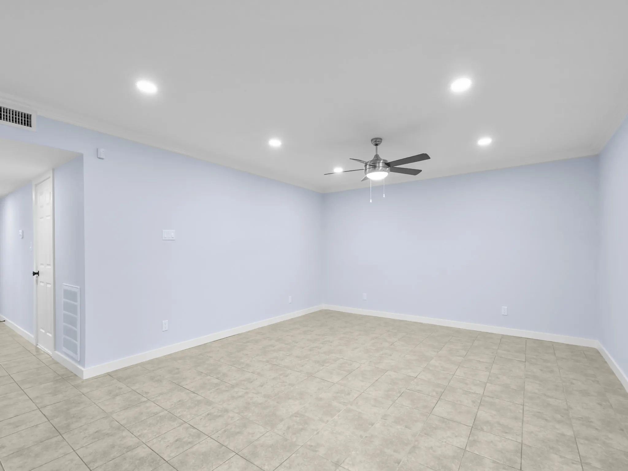 Recessed lighting, ceiling fan with light kit, crown molding, and tiled flooring