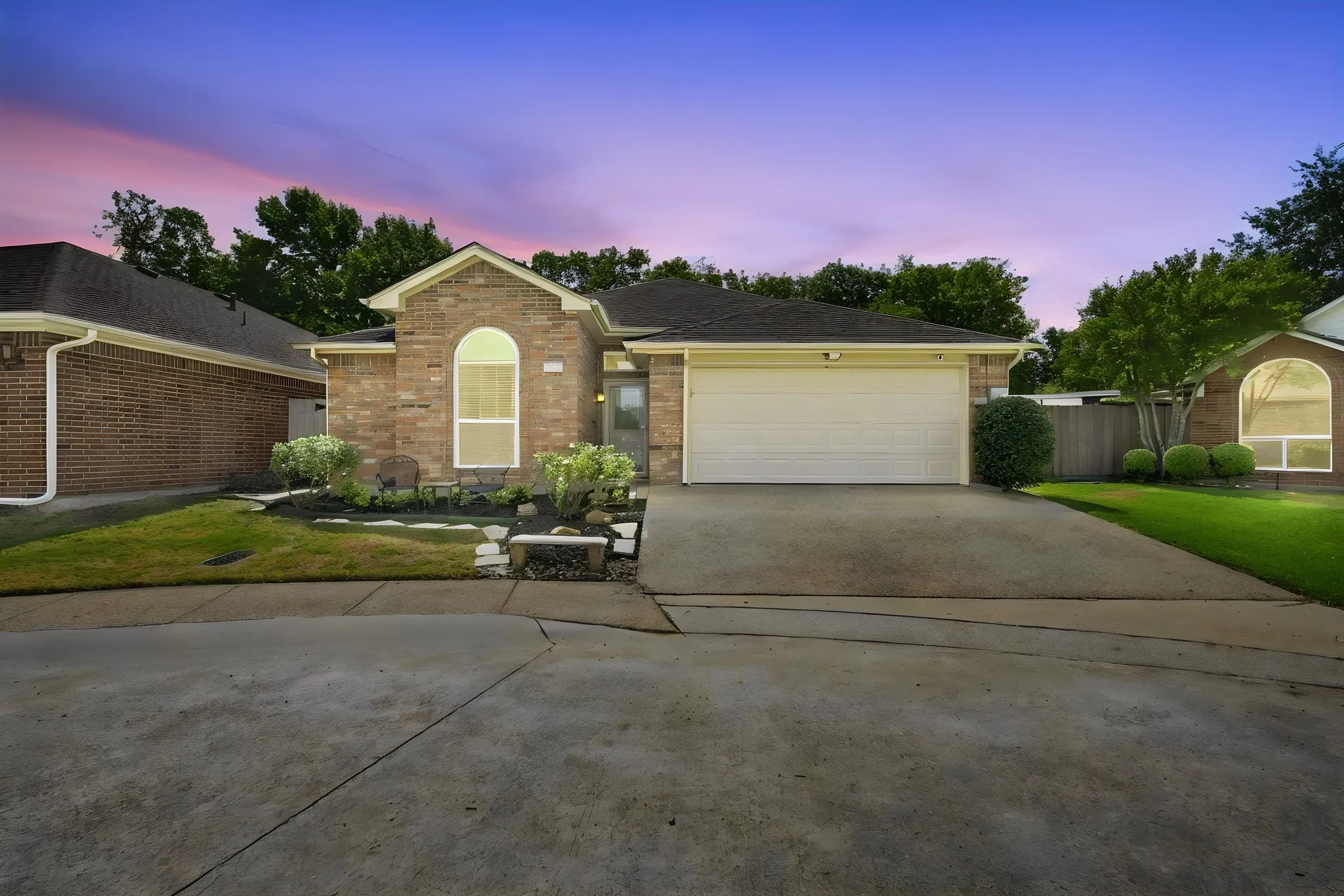 Single Family Residence For Sale in Ellis County , 406 Gardenia Lane, Waxahachie, Texas 75165, 3 Bedroom, 2 Bathroom, 2 Garage spaces, 1,329 Sqft, built in 1995, mls#21359981, Real Estate Agent in Waxahachie, Homes For Sale in Ellis county, Homes For Sale in Waxahachie, Realtor in Waxahachie Texas, Real Estate Brokerage Independent Realty Texas, Luminita Cordes Realtor