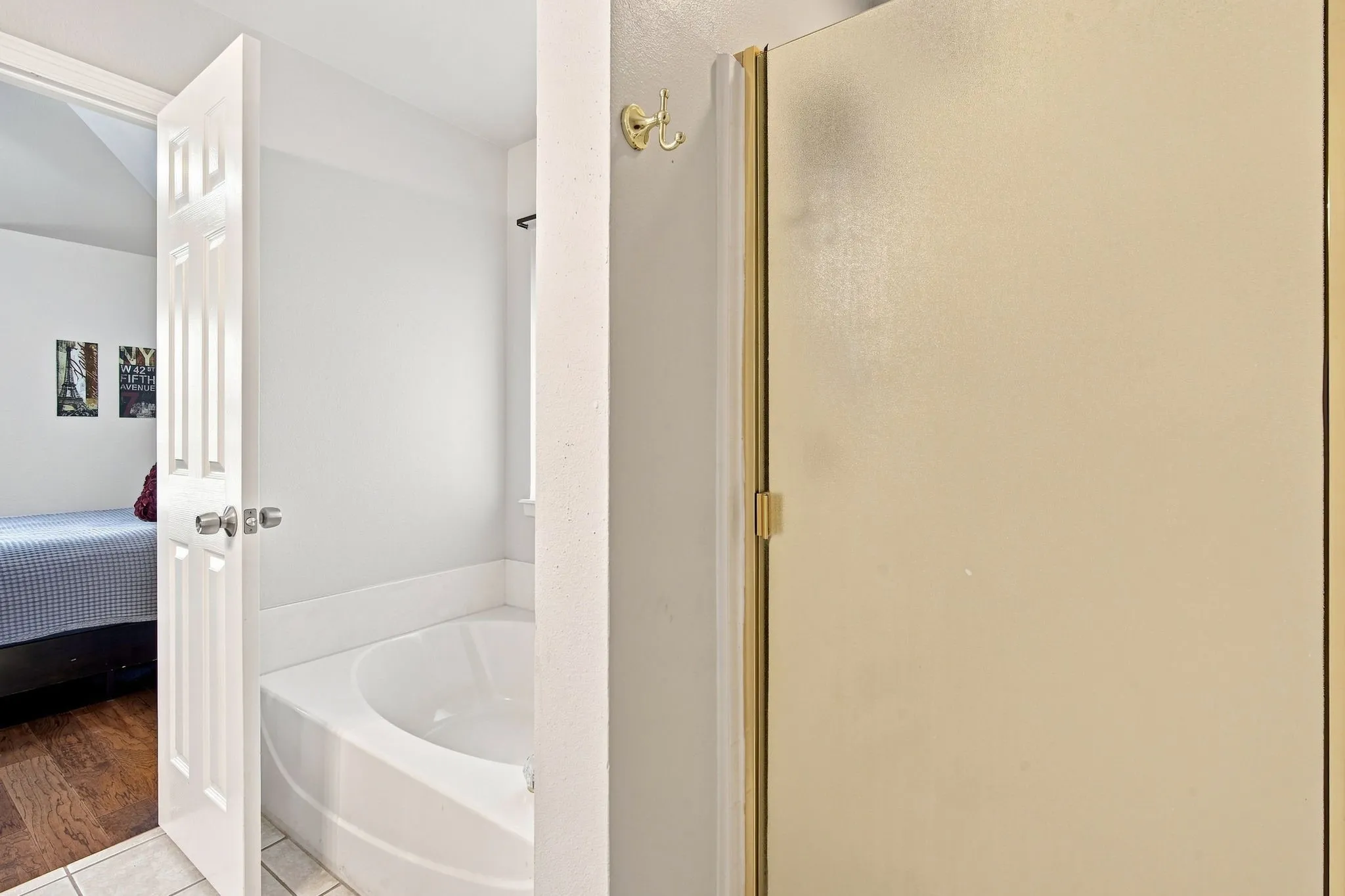 A separate tub and shower create convenience
