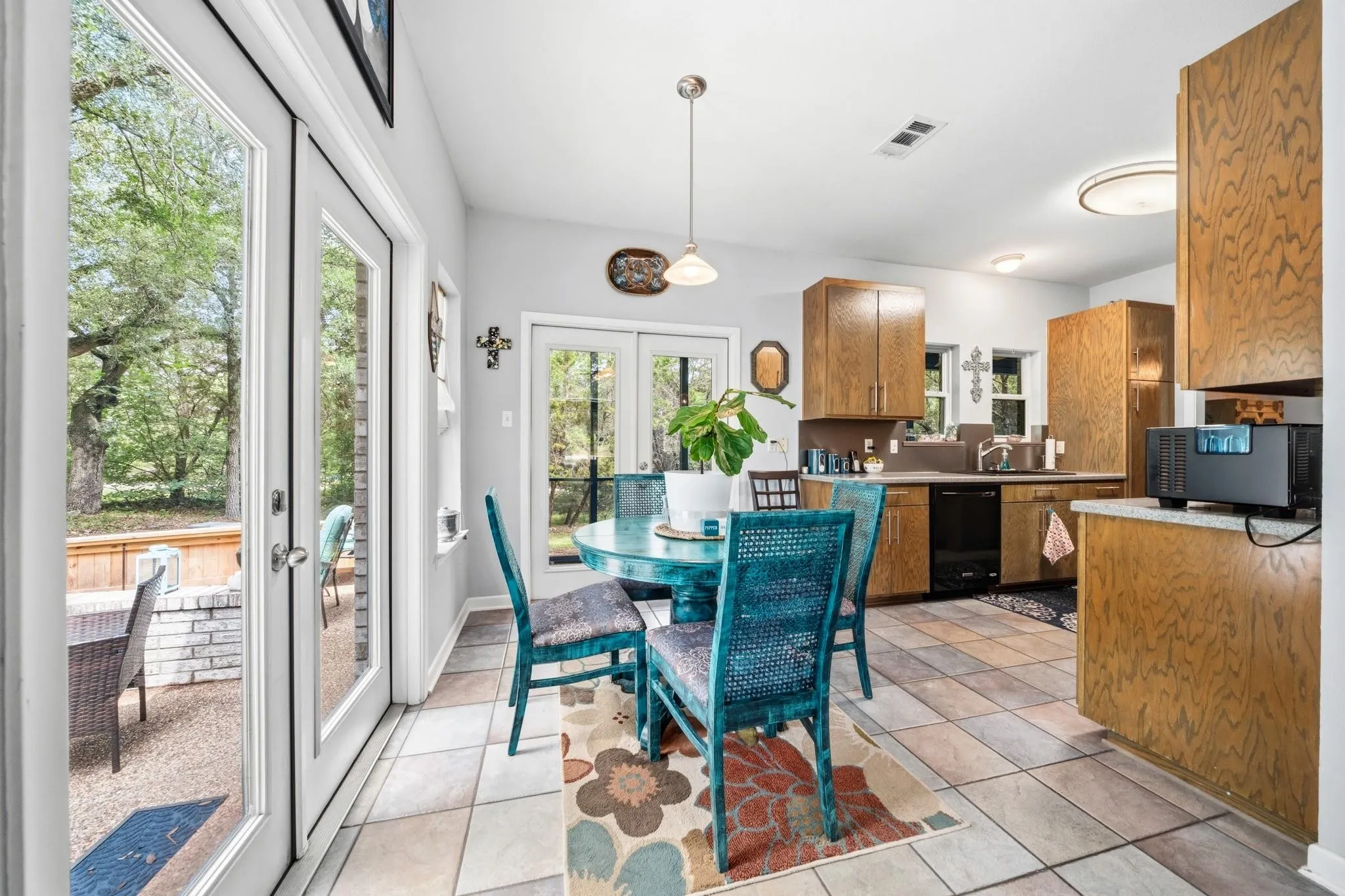 Single Family Residence For Sale in Hill County , 45145 Fringewood Drive, Whitney, Texas 76692, 3 Bedroom, 2 Bathroom, 2 Garage spaces, 1,676 Sqft, built in 2003, mls#21376493, Real Estate Agent in Whitney, Homes For Sale in Hill county, Homes For Sale in Whitney, Realtor in Whitney Texas, Real Estate Brokerage Independent Realty Texas, Luminita Cordes Realtor