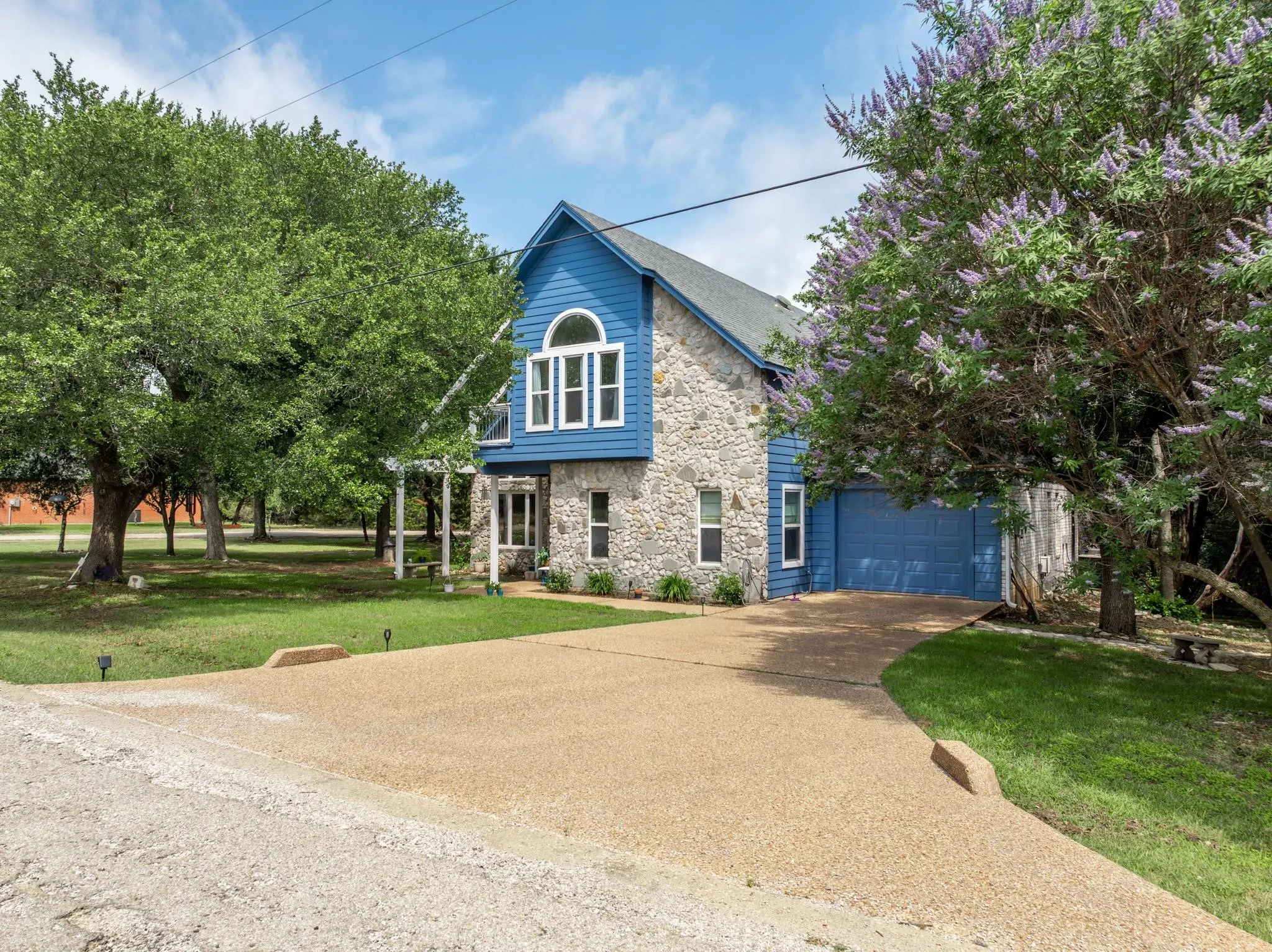 Single Family Residence For Sale in Hill County , 45145 Fringewood Drive, Whitney, Texas 76692, 3 Bedroom, 2 Bathroom, 2 Garage spaces, 1,676 Sqft, built in 2003, mls#21376493, Real Estate Agent in Whitney, Homes For Sale in Hill county, Homes For Sale in Whitney, Realtor in Whitney Texas, Real Estate Brokerage Independent Realty Texas, Luminita Cordes Realtor