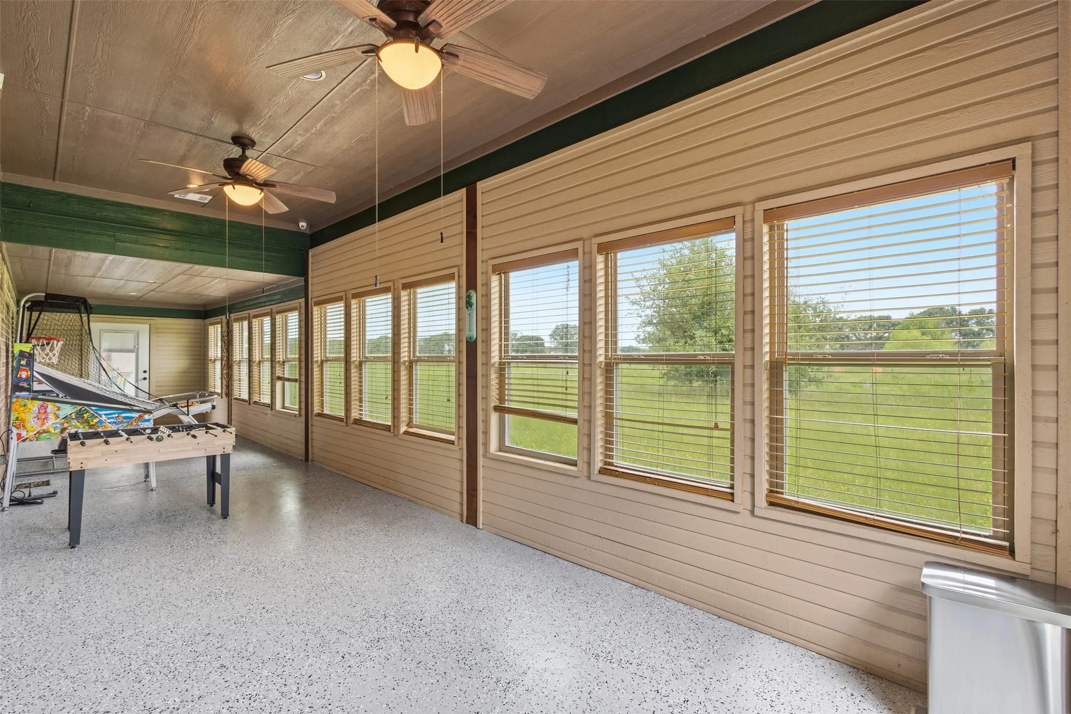 Single Family Residence For Sale in Kaufman County , 13733 County Road 109, Kaufman, Texas 75142, 3 Bedroom, 2 Bathroom, 2 Garage spaces, 2,240 Sqft, built in 2008, mls#21375199, Real Estate Agent in Kaufman, Homes For Sale in Kaufman county, Homes For Sale in Kaufman, Realtor in Kaufman Texas, Real Estate Brokerage Independent Realty Texas, Luminita Cordes Realtor