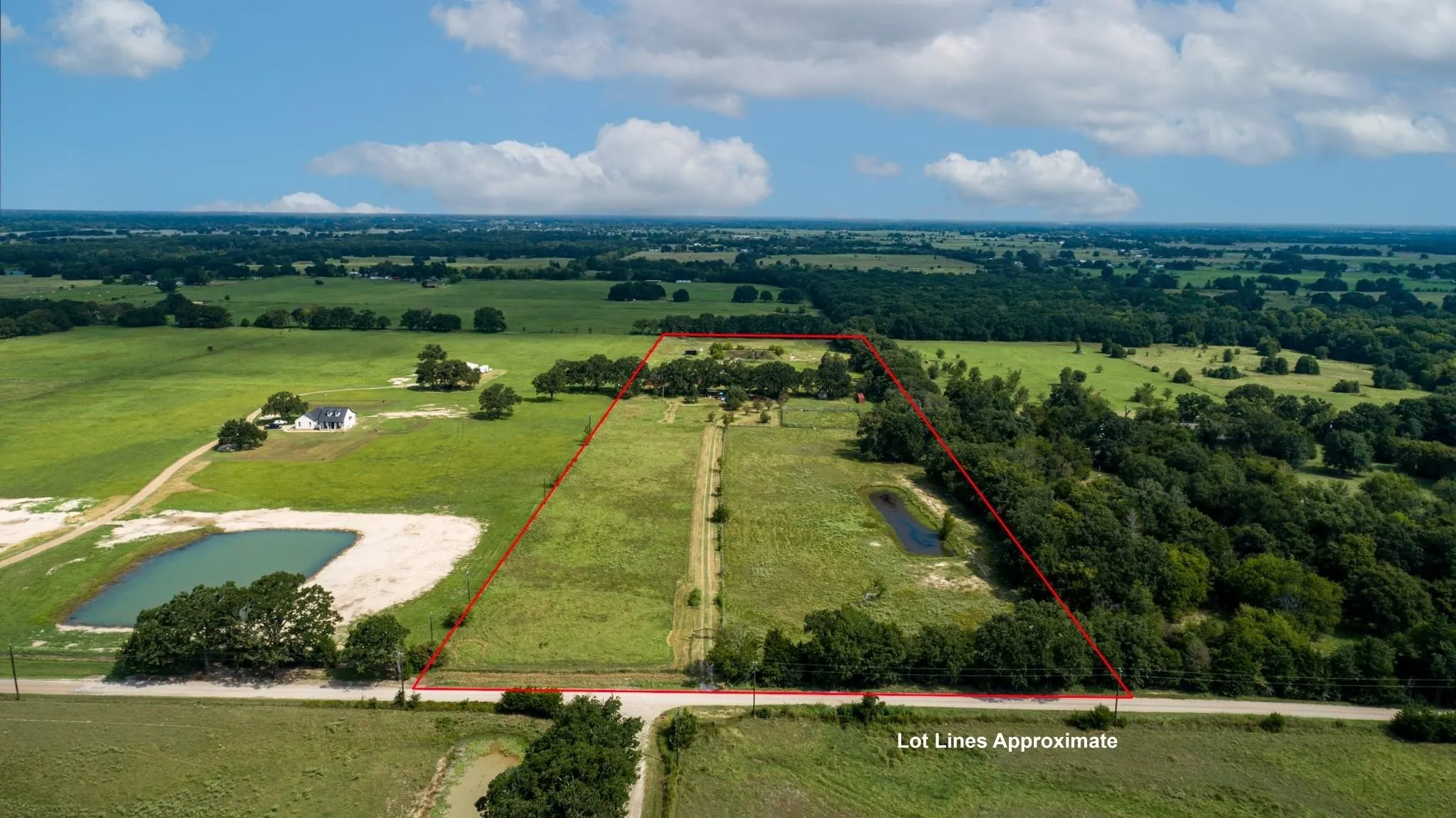 Single Family Residence For Sale in Kaufman County , 13733 County Road 109, Kaufman, Texas 75142, 3 Bedroom, 2 Bathroom, 2 Garage spaces, 2,240 Sqft, built in 2008, mls#21375199, Real Estate Agent in Kaufman, Homes For Sale in Kaufman county, Homes For Sale in Kaufman, Realtor in Kaufman Texas, Real Estate Brokerage Independent Realty Texas, Luminita Cordes Realtor