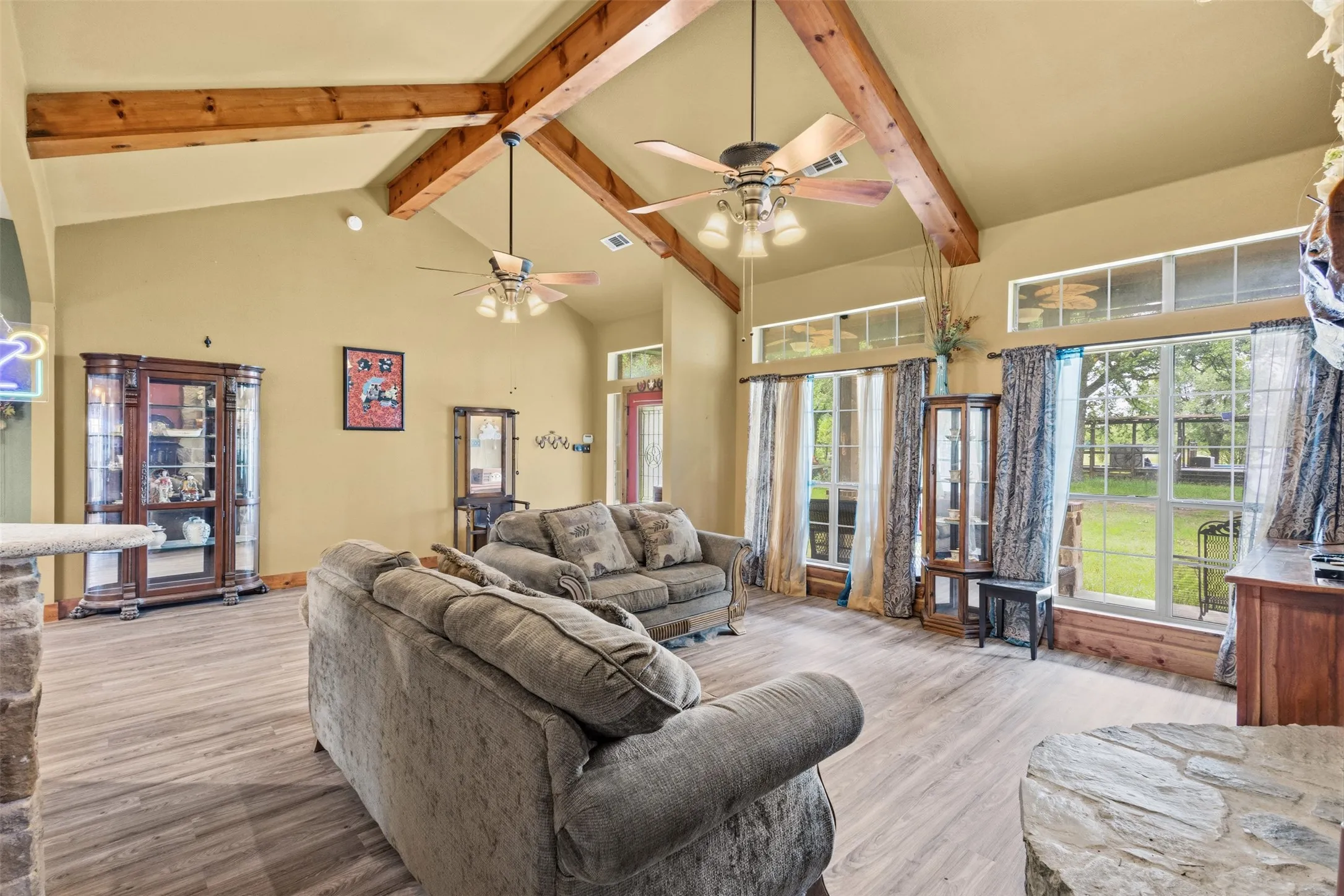 Single Family Residence For Sale in Kaufman County , 13733 County Road 109, Kaufman, Texas 75142, 3 Bedroom, 2 Bathroom, 2 Garage spaces, 2,240 Sqft, built in 2008, mls#21375199, Real Estate Agent in Kaufman, Homes For Sale in Kaufman county, Homes For Sale in Kaufman, Realtor in Kaufman Texas, Real Estate Brokerage Independent Realty Texas, Luminita Cordes Realtor