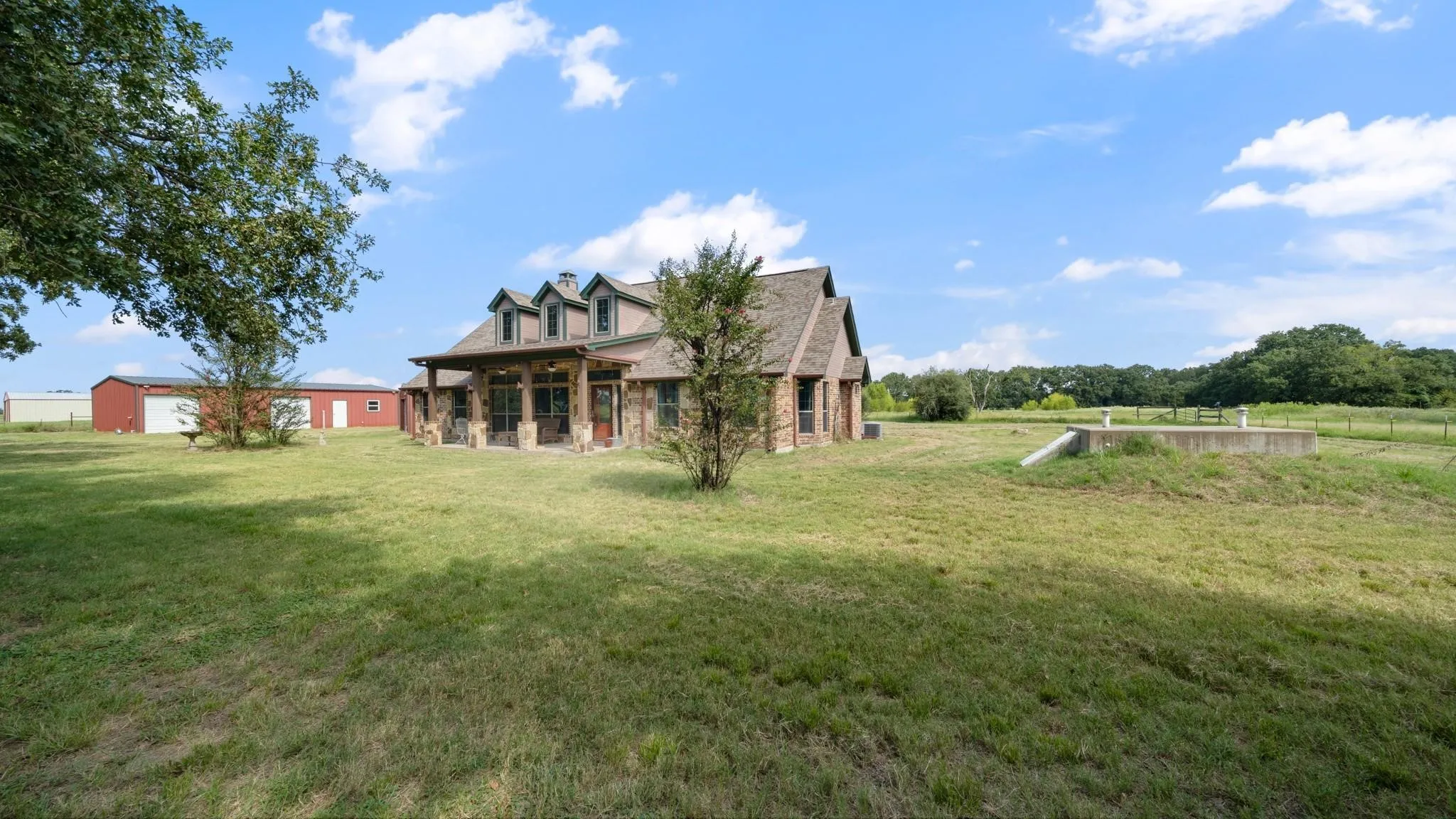 Single Family Residence For Sale in Kaufman County , 13733 County Road 109, Kaufman, Texas 75142, 3 Bedroom, 2 Bathroom, 2 Garage spaces, 2,240 Sqft, built in 2008, mls#21375199, Real Estate Agent in Kaufman, Homes For Sale in Kaufman county, Homes For Sale in Kaufman, Realtor in Kaufman Texas, Real Estate Brokerage Independent Realty Texas, Luminita Cordes Realtor