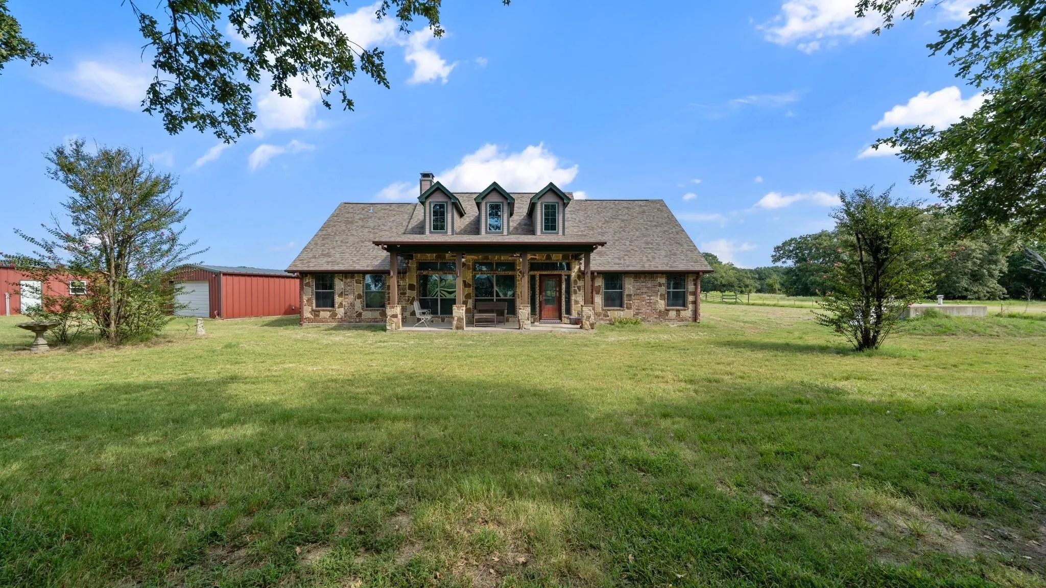 Single Family Residence For Sale in Kaufman County , 13733 County Road 109, Kaufman, Texas 75142, 3 Bedroom, 2 Bathroom, 2 Garage spaces, 2,240 Sqft, built in 2008, mls#21375199, Real Estate Agent in Kaufman, Homes For Sale in Kaufman county, Homes For Sale in Kaufman, Realtor in Kaufman Texas, Real Estate Brokerage Independent Realty Texas, Luminita Cordes Realtor