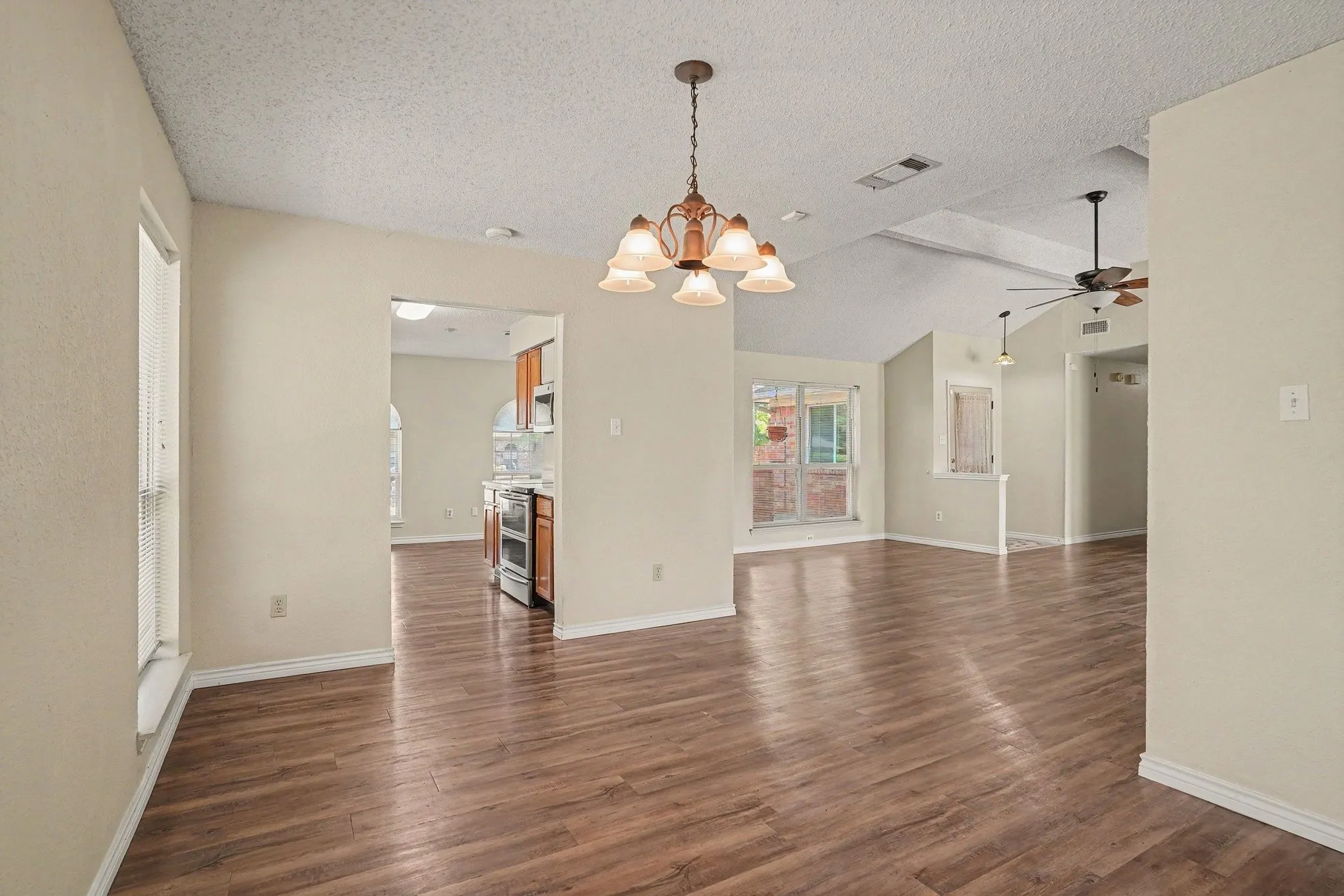 Single Family Residence For Rent in Collin County , 7321 Augusta Circle, Plano, Texas 75025, 3 Bedroom, 2 Bathroom, 2 Garage spaces, 1,755 Sqft, built in 1986, mls#21377068, Real Estate Agent in Plano, Homes For Rent in Collin county, Homes For Rent in Plano, Realtor in Plano Texas, Real Estate Brokerage Independent Realty Texas, Luminita Cordes Realtor