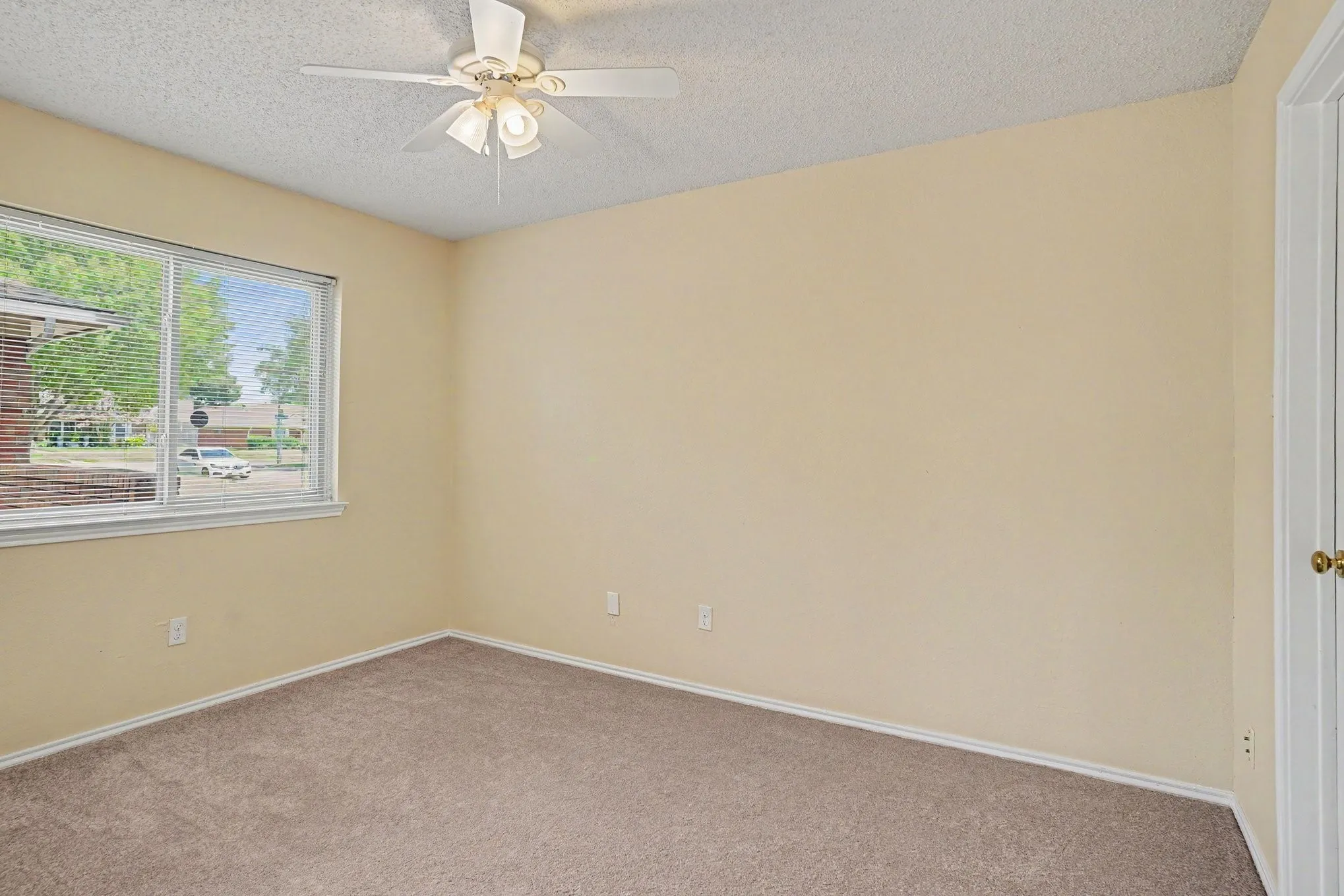 Single Family Residence For Rent in Collin County , 7321 Augusta Circle, Plano, Texas 75025, 3 Bedroom, 2 Bathroom, 2 Garage spaces, 1,755 Sqft, built in 1986, mls#21377068, Real Estate Agent in Plano, Homes For Rent in Collin county, Homes For Rent in Plano, Realtor in Plano Texas, Real Estate Brokerage Independent Realty Texas, Luminita Cordes Realtor
