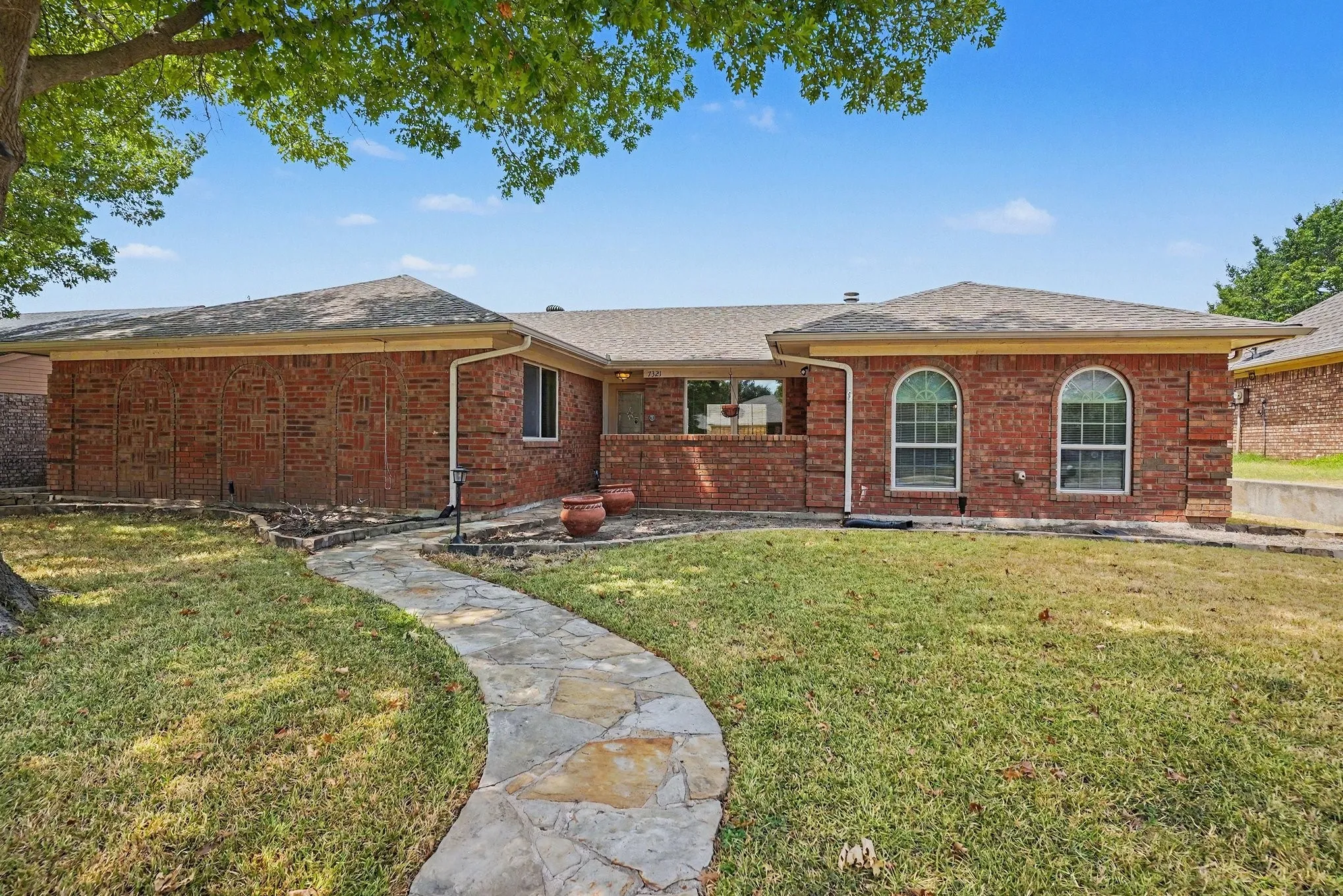 Single Family Residence For Rent in Collin County , 7321 Augusta Circle, Plano, Texas 75025, 3 Bedroom, 2 Bathroom, 2 Garage spaces, 1,755 Sqft, built in 1986, mls#21377068, Real Estate Agent in Plano, Homes For Rent in Collin county, Homes For Rent in Plano, Realtor in Plano Texas, Real Estate Brokerage Independent Realty Texas, Luminita Cordes Realtor