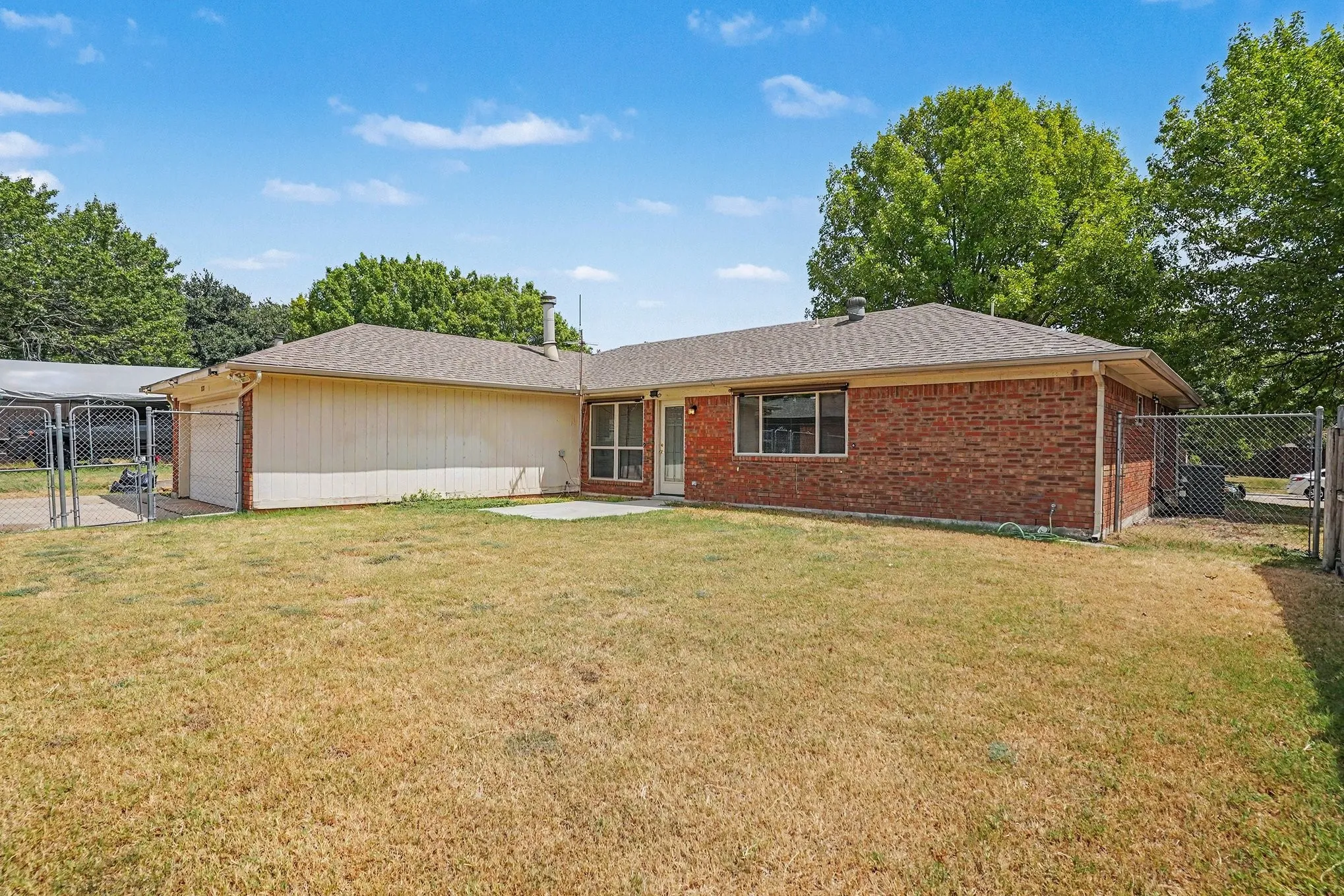 Single Family Residence For Rent in Collin County , 7321 Augusta Circle, Plano, Texas 75025, 3 Bedroom, 2 Bathroom, 2 Garage spaces, 1,755 Sqft, built in 1986, mls#21377068, Real Estate Agent in Plano, Homes For Rent in Collin county, Homes For Rent in Plano, Realtor in Plano Texas, Real Estate Brokerage Independent Realty Texas, Luminita Cordes Realtor