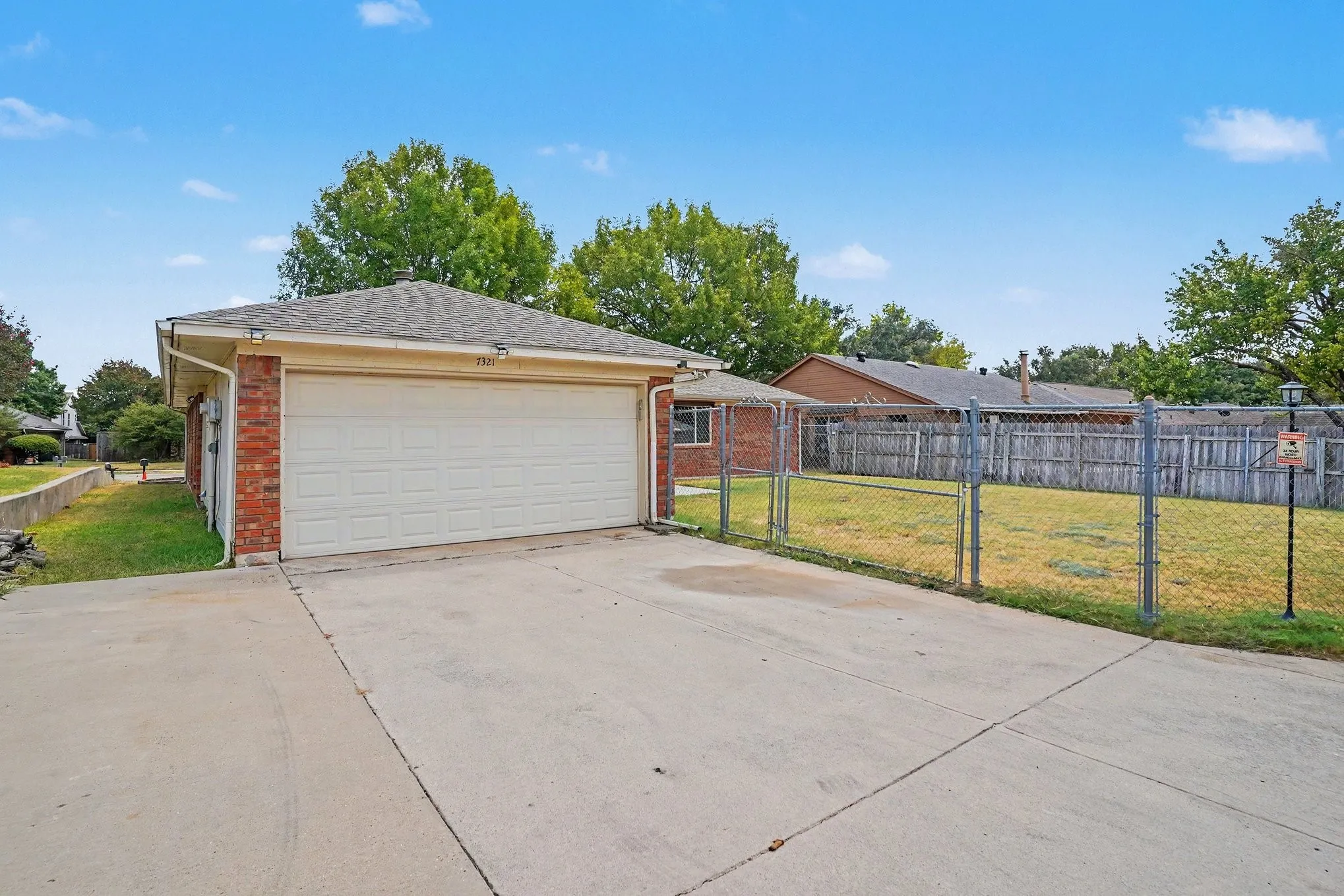 Single Family Residence For Rent in Collin County , 7321 Augusta Circle, Plano, Texas 75025, 3 Bedroom, 2 Bathroom, 2 Garage spaces, 1,755 Sqft, built in 1986, mls#21377068, Real Estate Agent in Plano, Homes For Rent in Collin county, Homes For Rent in Plano, Realtor in Plano Texas, Real Estate Brokerage Independent Realty Texas, Luminita Cordes Realtor