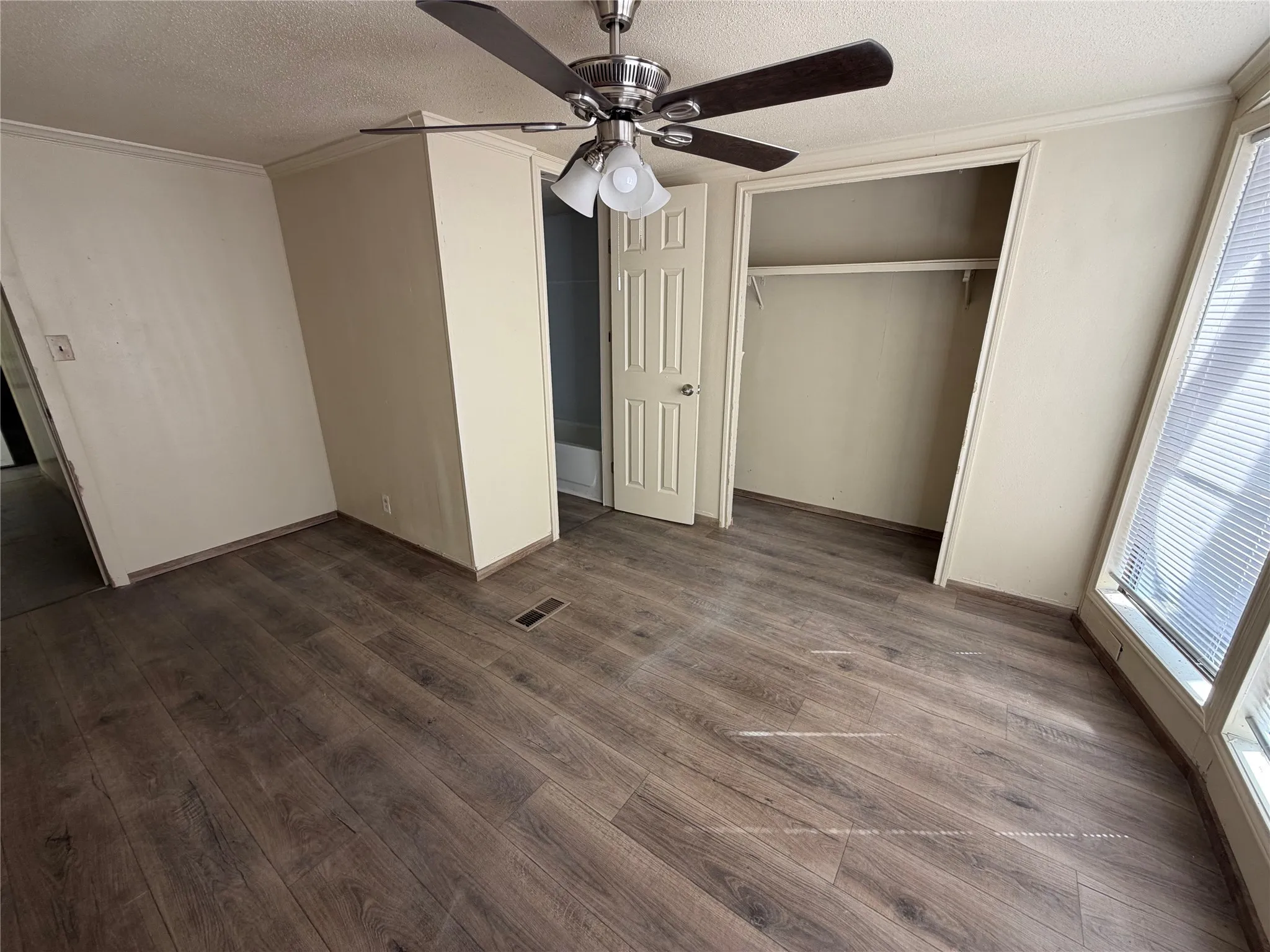 Manufactured Home For Sale in Henderson County , 108 Dove Lane, Mabank, Texas 75156, 3 Bedroom, 2 Bathroom, Garage spaces, 1,064 Sqft, built in 1984, mls#21377032, Real Estate Agent in Mabank, Homes For Sale in Henderson county, Homes For Sale in Mabank, Realtor in Mabank Texas, Real Estate Brokerage Independent Realty Texas, Luminita Cordes Realtor