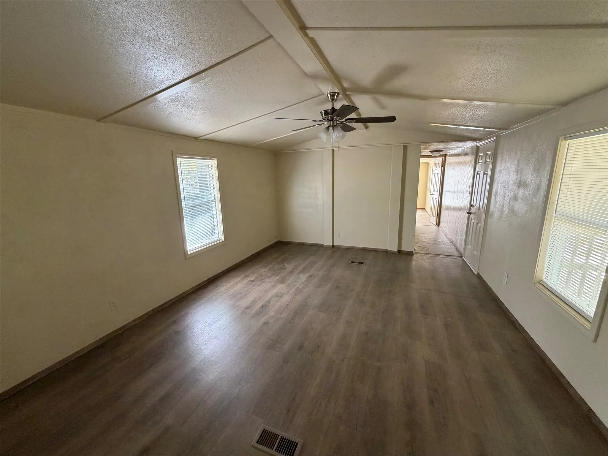 Manufactured Home For Sale in Henderson County , 108 Dove Lane, Mabank, Texas 75156, 3 Bedroom, 2 Bathroom, Garage spaces, 1,064 Sqft, built in 1984, mls#21377032, Real Estate Agent in Mabank, Homes For Sale in Henderson county, Homes For Sale in Mabank, Realtor in Mabank Texas, Real Estate Brokerage Independent Realty Texas, Luminita Cordes Realtor