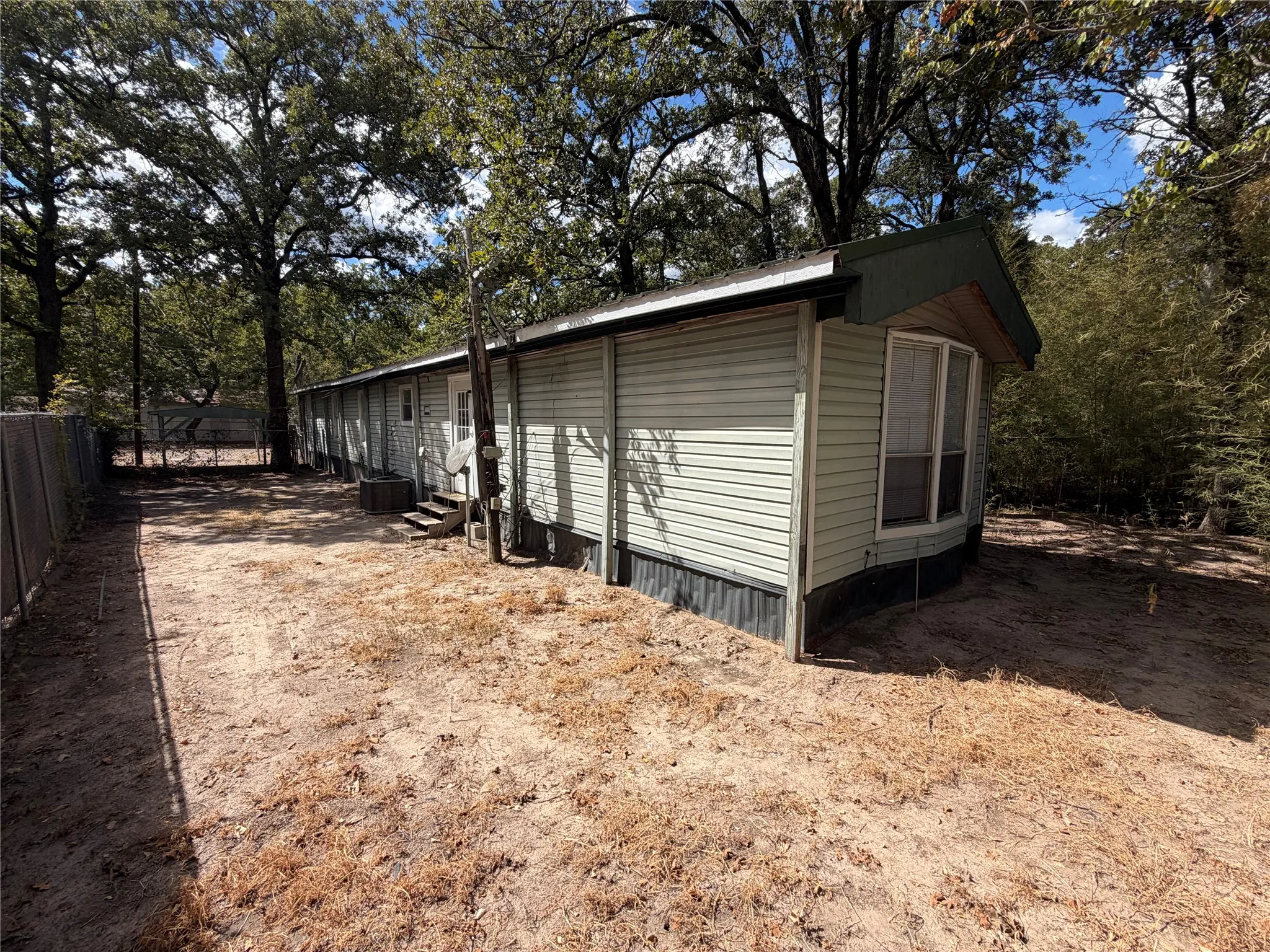 Manufactured Home For Sale in Henderson County , 108 Dove Lane, Mabank, Texas 75156, 3 Bedroom, 2 Bathroom, Garage spaces, 1,064 Sqft, built in 1984, mls#21377032, Real Estate Agent in Mabank, Homes For Sale in Henderson county, Homes For Sale in Mabank, Realtor in Mabank Texas, Real Estate Brokerage Independent Realty Texas, Luminita Cordes Realtor