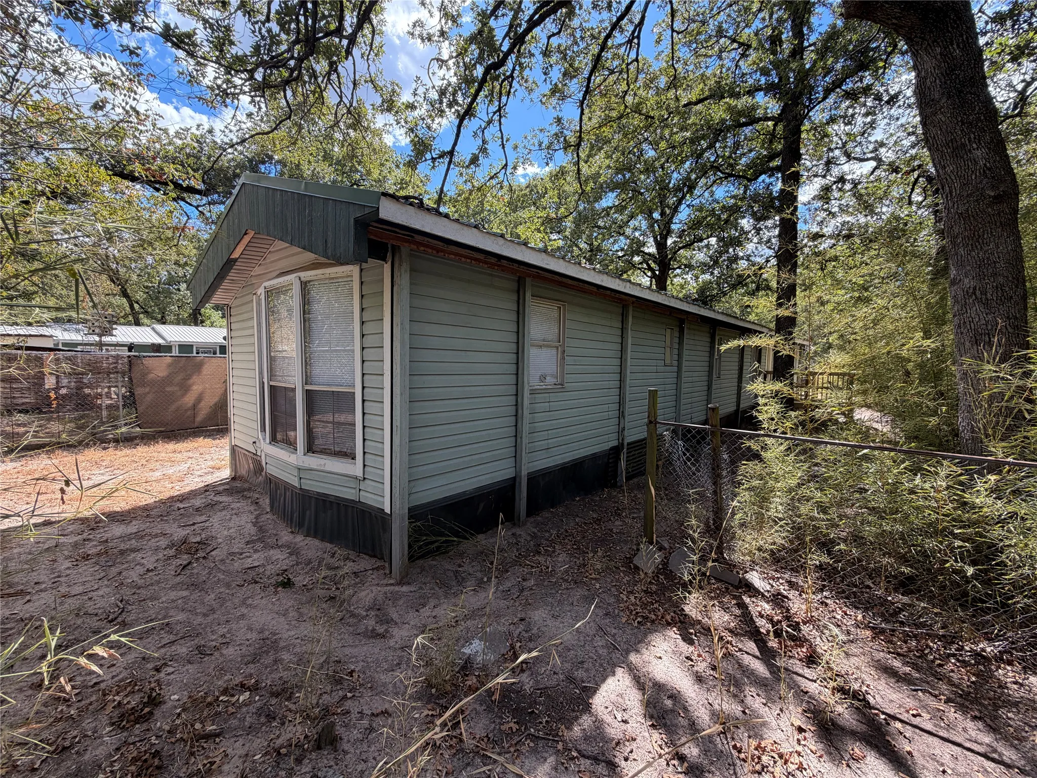 Manufactured Home For Sale in Henderson County , 108 Dove Lane, Mabank, Texas 75156, 3 Bedroom, 2 Bathroom, Garage spaces, 1,064 Sqft, built in 1984, mls#21377032, Real Estate Agent in Mabank, Homes For Sale in Henderson county, Homes For Sale in Mabank, Realtor in Mabank Texas, Real Estate Brokerage Independent Realty Texas, Luminita Cordes Realtor