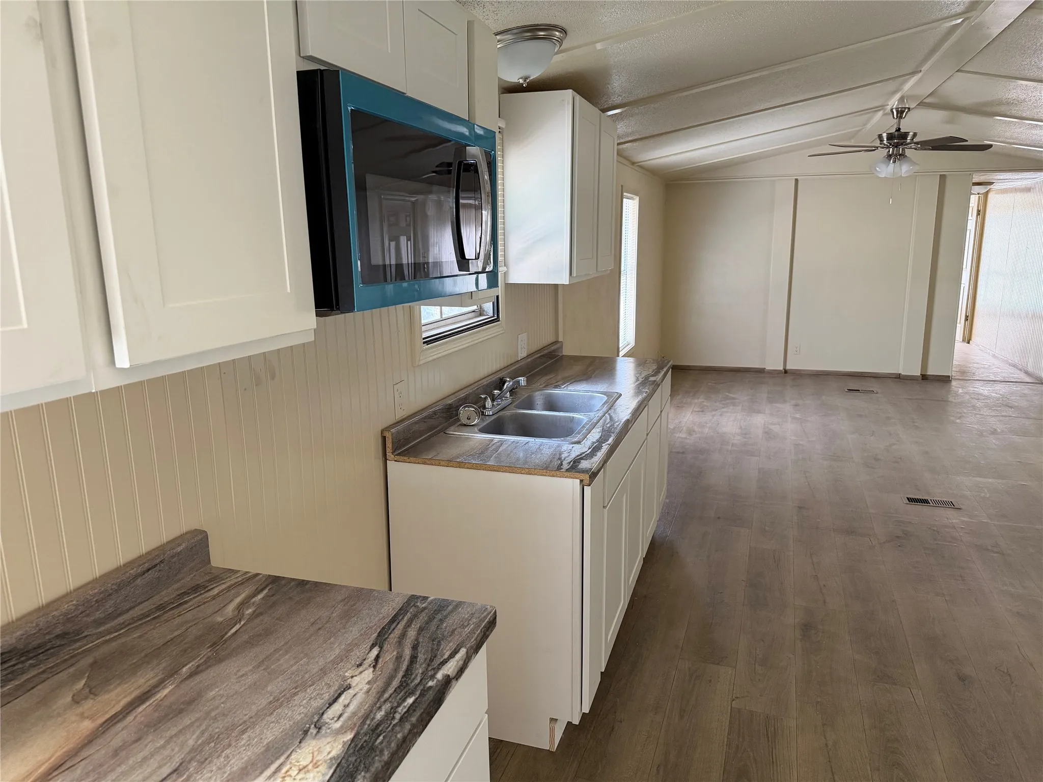 Manufactured Home For Sale in Henderson County , 108 Dove Lane, Mabank, Texas 75156, 3 Bedroom, 2 Bathroom, Garage spaces, 1,064 Sqft, built in 1984, mls#21377032, Real Estate Agent in Mabank, Homes For Sale in Henderson county, Homes For Sale in Mabank, Realtor in Mabank Texas, Real Estate Brokerage Independent Realty Texas, Luminita Cordes Realtor