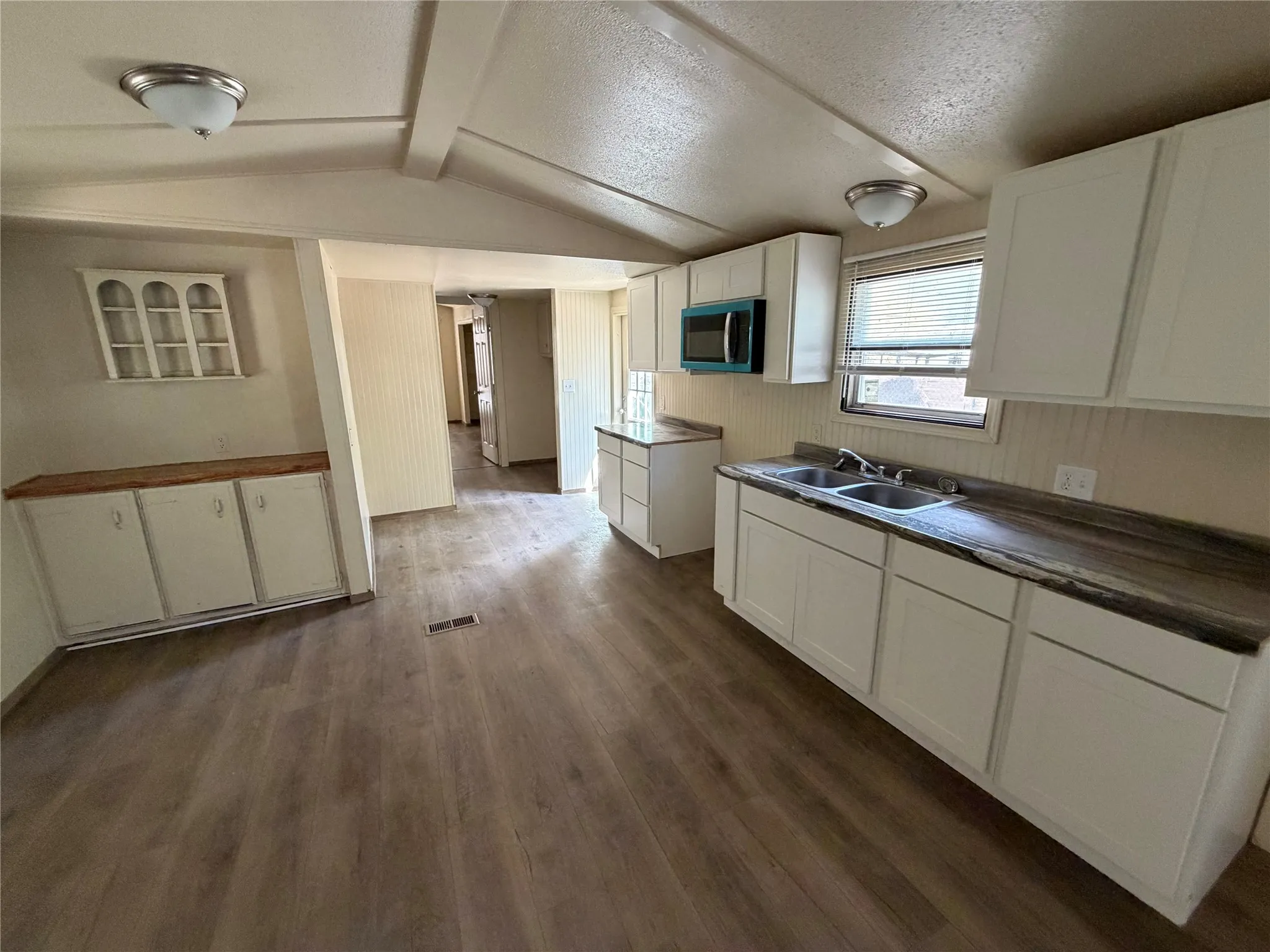 Manufactured Home For Sale in Henderson County , 108 Dove Lane, Mabank, Texas 75156, 3 Bedroom, 2 Bathroom, Garage spaces, 1,064 Sqft, built in 1984, mls#21377032, Real Estate Agent in Mabank, Homes For Sale in Henderson county, Homes For Sale in Mabank, Realtor in Mabank Texas, Real Estate Brokerage Independent Realty Texas, Luminita Cordes Realtor