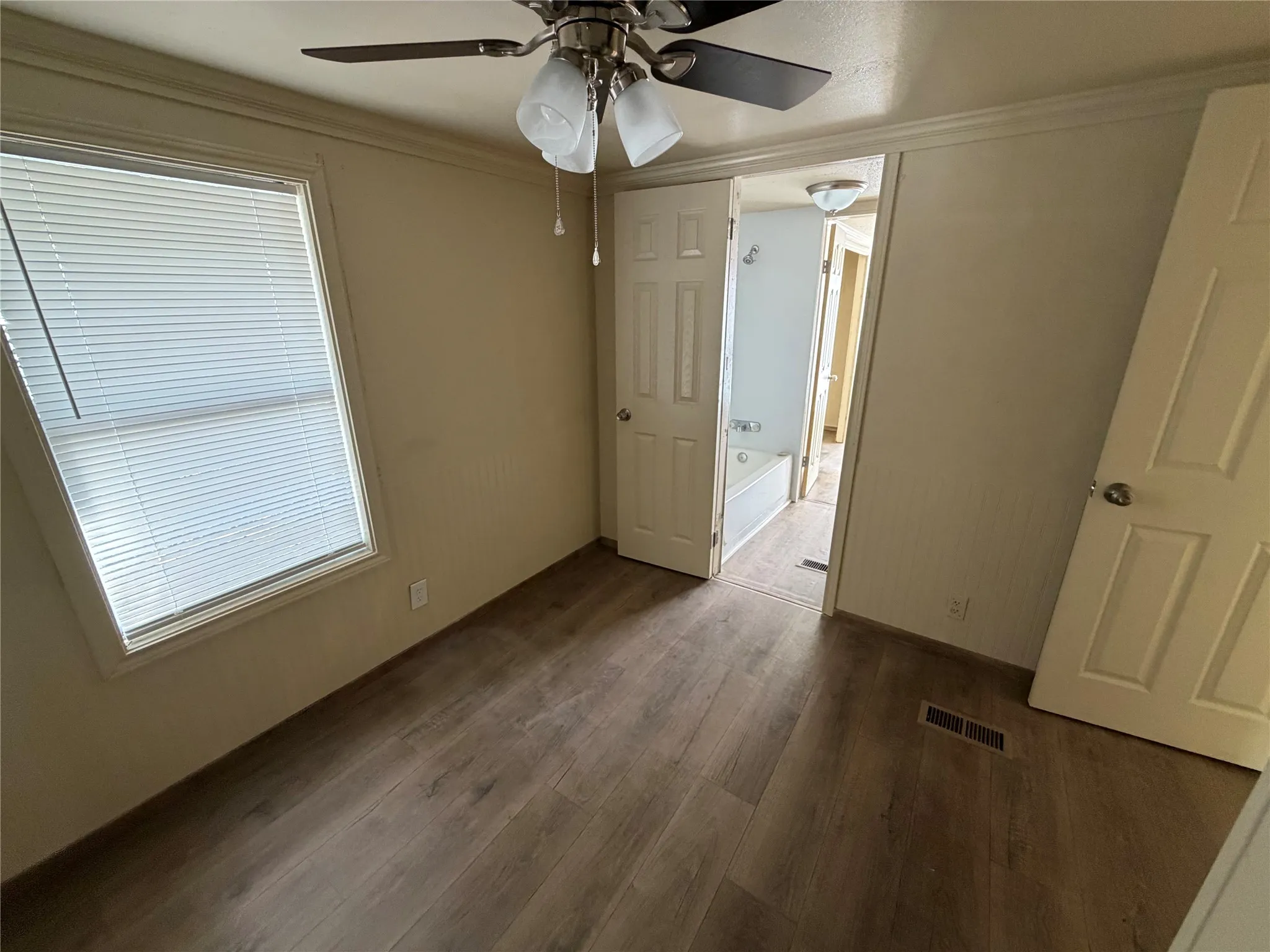 Manufactured Home For Sale in Henderson County , 108 Dove Lane, Mabank, Texas 75156, 3 Bedroom, 2 Bathroom, Garage spaces, 1,064 Sqft, built in 1984, mls#21377032, Real Estate Agent in Mabank, Homes For Sale in Henderson county, Homes For Sale in Mabank, Realtor in Mabank Texas, Real Estate Brokerage Independent Realty Texas, Luminita Cordes Realtor