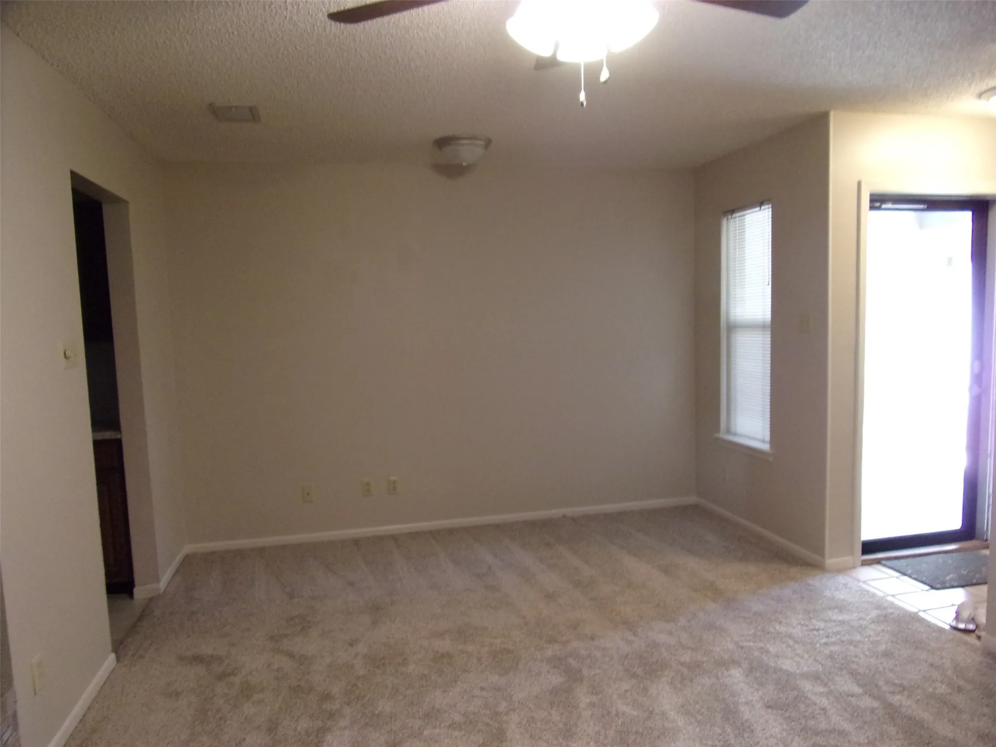 Single Family Residence For Rent in Taylor County , 22 Crossroads Drive, Abilene, Texas 79605, 2 Bedroom, 2 Bathroom, 1 Garage spaces, 1,188 Sqft, built in 1982, mls#21377072, Real Estate Agent in Abilene, Homes For Rent in Taylor county, Homes For Rent in Abilene, Realtor in Abilene Texas, Real Estate Brokerage Independent Realty Texas, Luminita Cordes Realtor